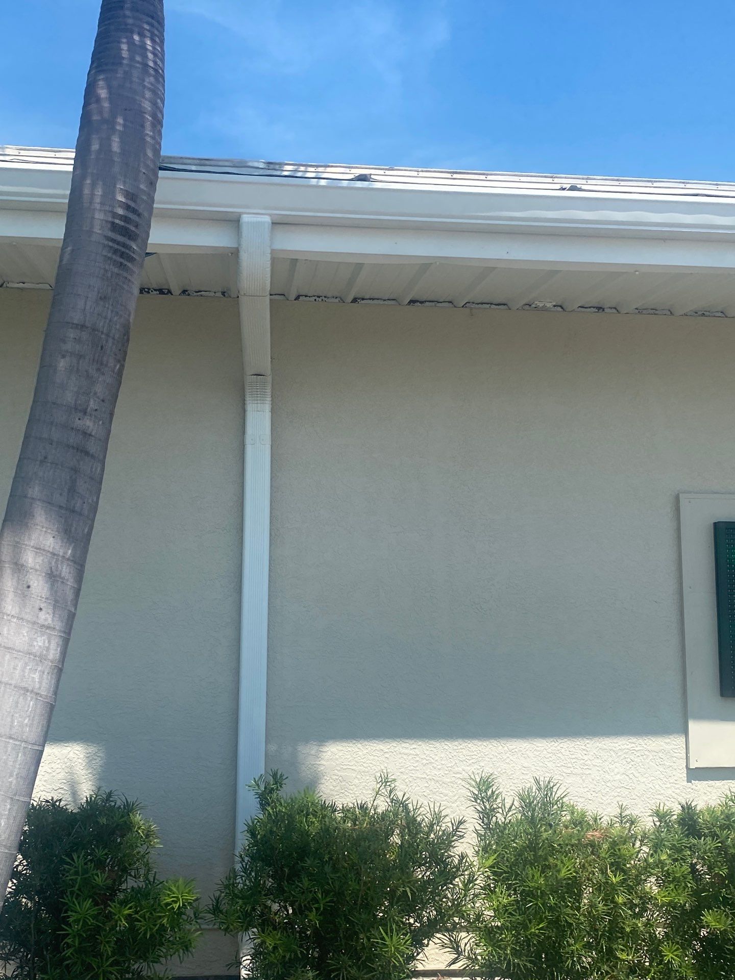 Commercial Seamless Gutter Installation in Palmetto FL by Gutter Professors