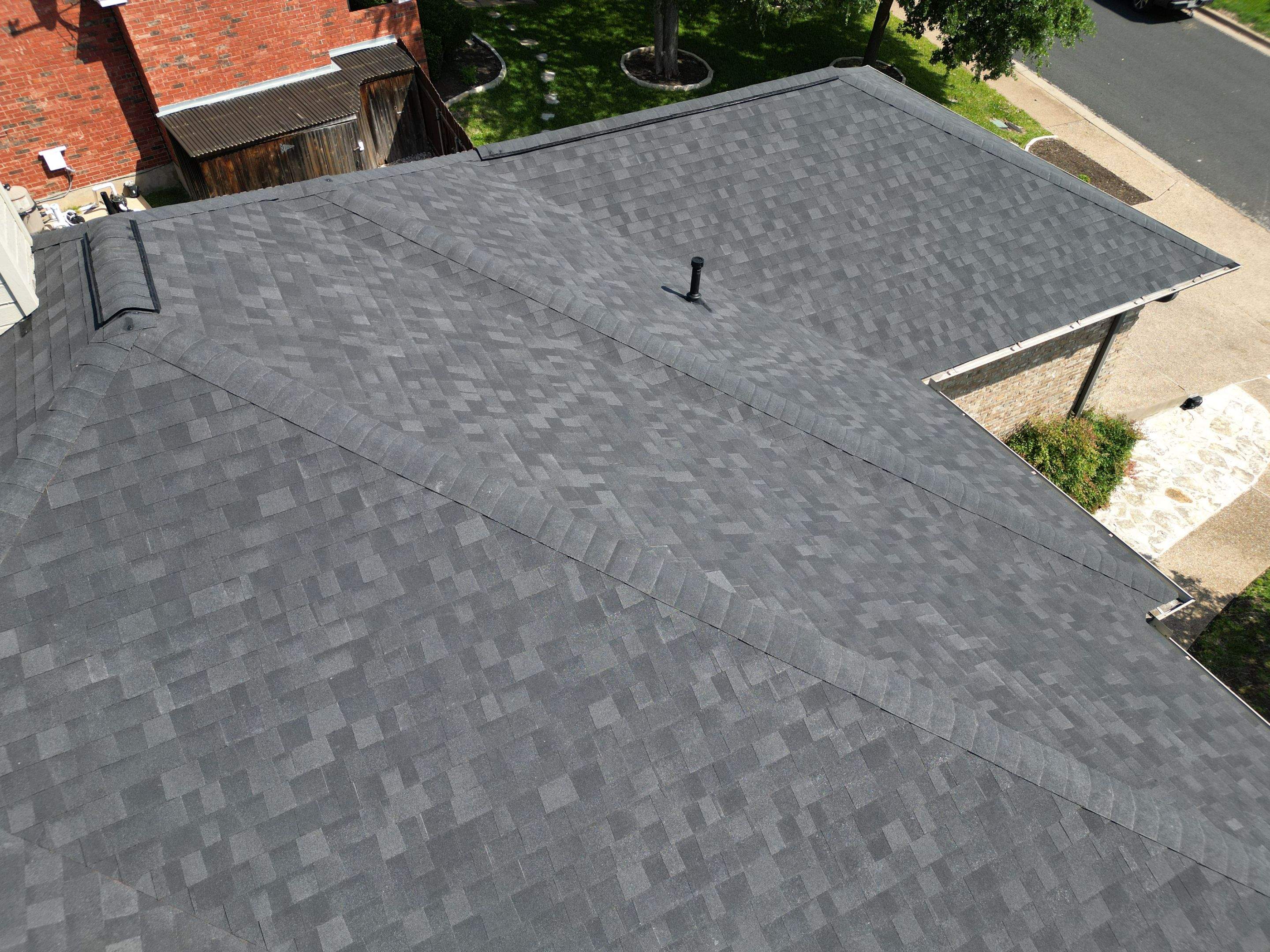 Onyx Black - Owens Corning TruDefinition Duration by RoofsOnly.com