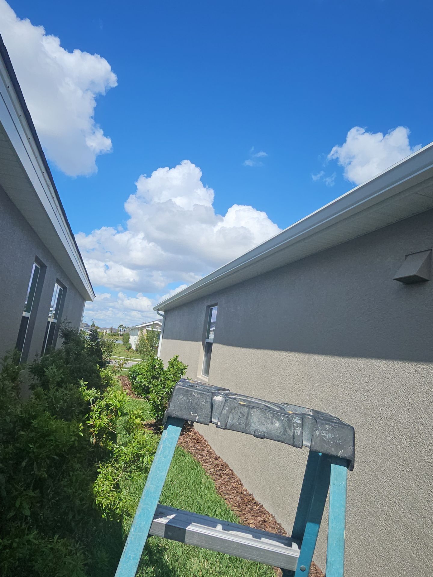 6 Inch Seamless Gutters using 6 Inch Seamless Gutters in Lakewood Ranch FL by Gutter Professors