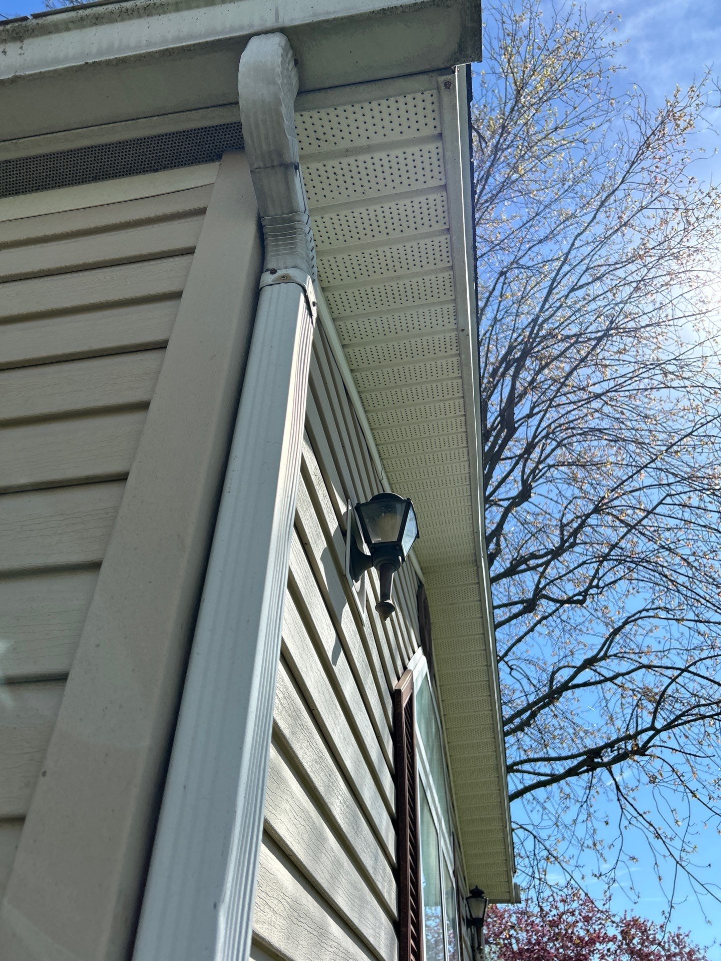 Roof and Siding Replacement using Norandex Cedar Knoll Graphite Siding and Owens Corning Durations in Onyx Black by WIW Enterprises Inc