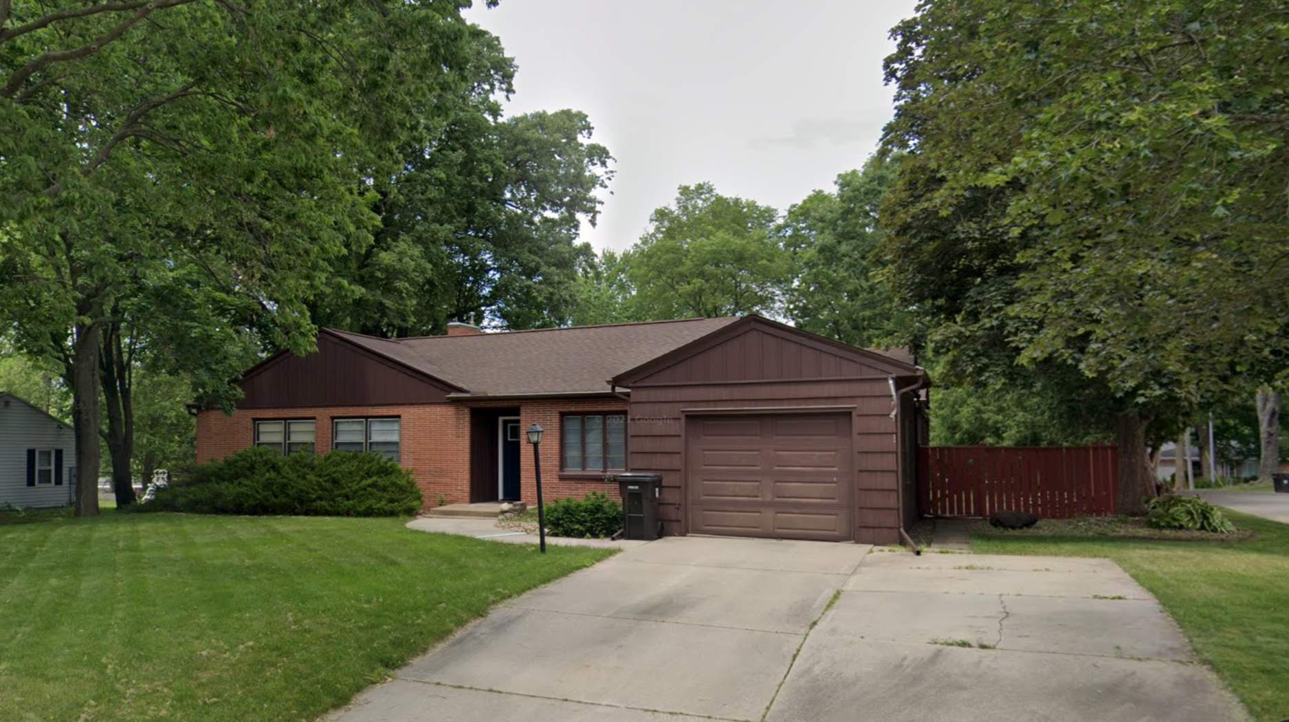 Perfect Picket Fence and Stain featured photo.