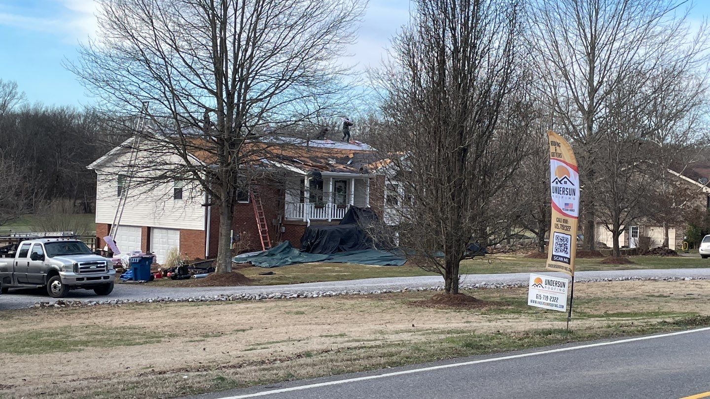 Residential Roofing Installation using Owens Corning Oakridge Roofing System by Undersun Roofing 