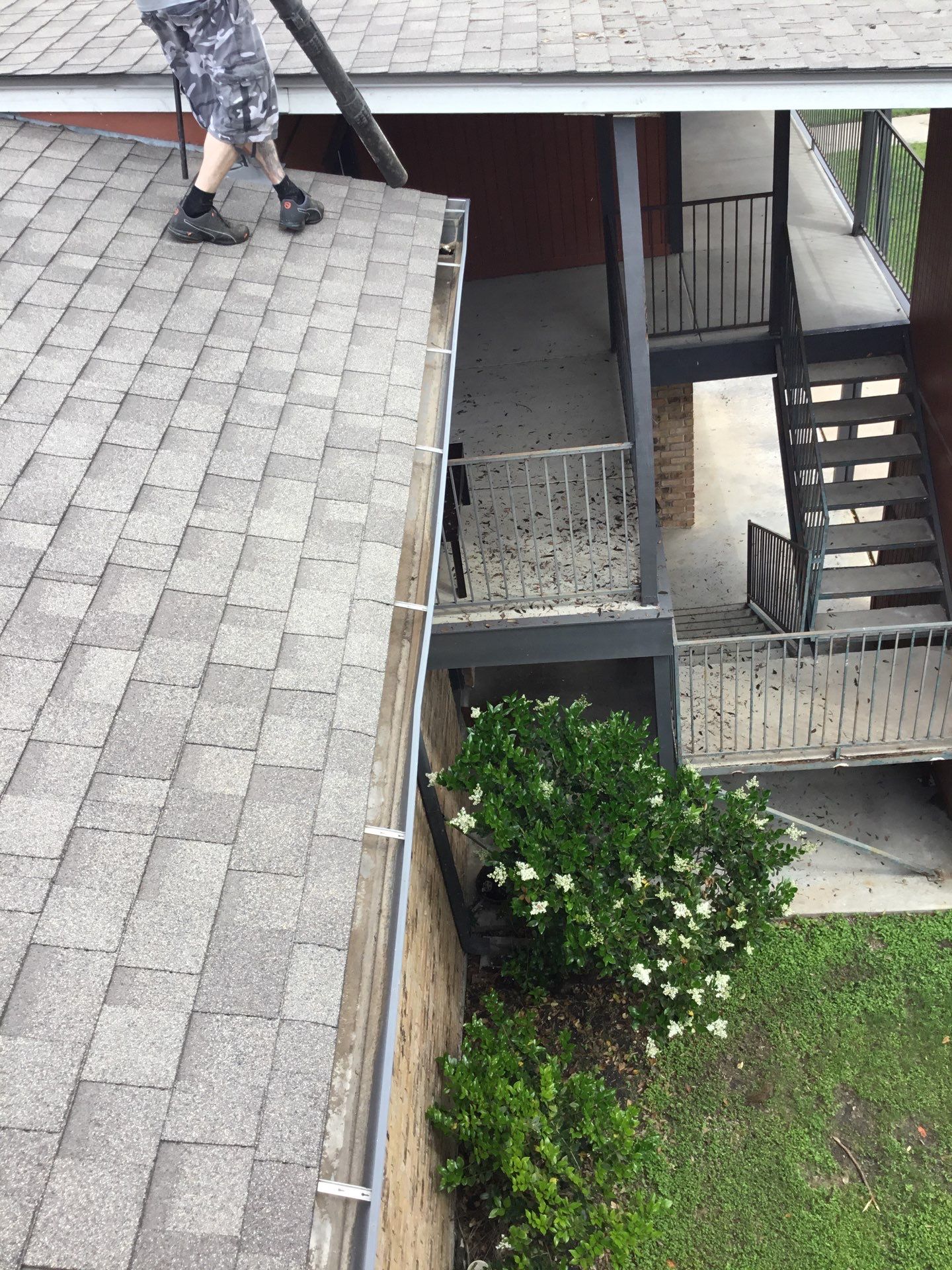 HOA gutter cleaning after photo.