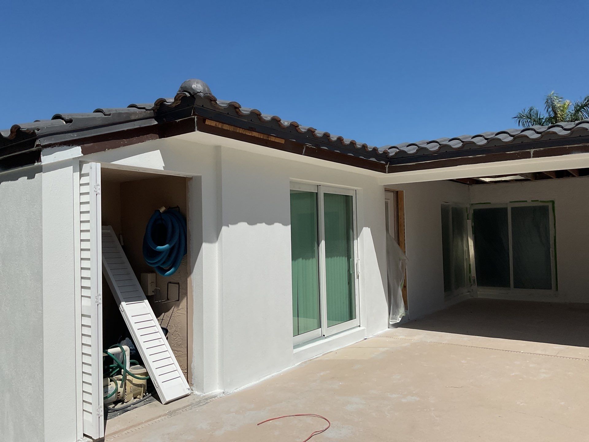 6 Inch Seamless Gutters using bronze gutters in Sarasota FL by Gutter Professors