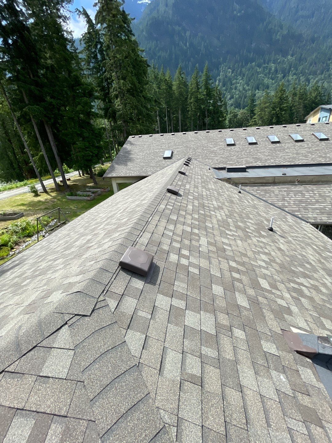 Residential ReRoofing Installation using OC Oakridge shingles by Top Notch Roofing Inc