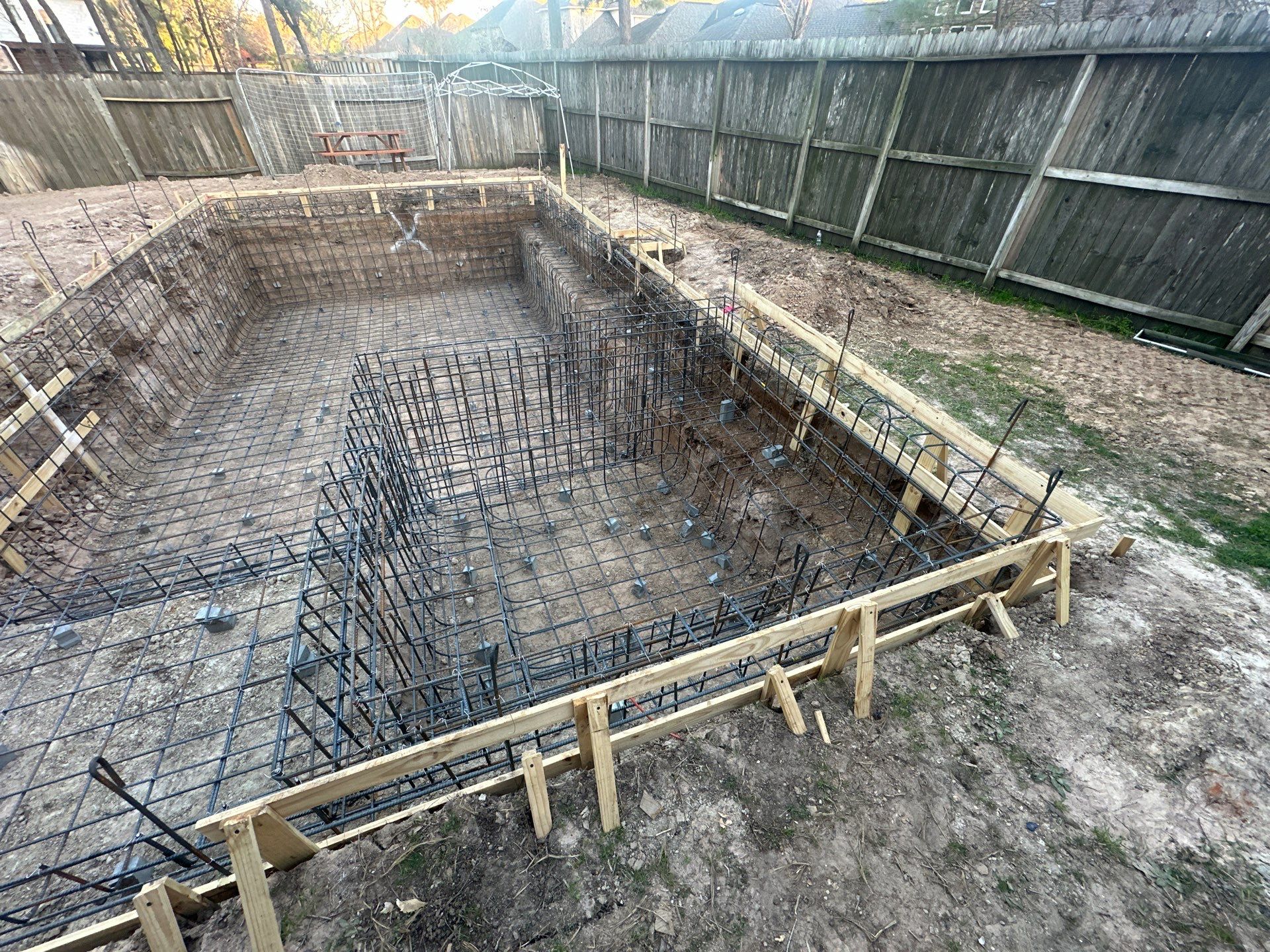 Pool, Patio Cover and Summer Kitchen in Creekside by SophAlx LLC