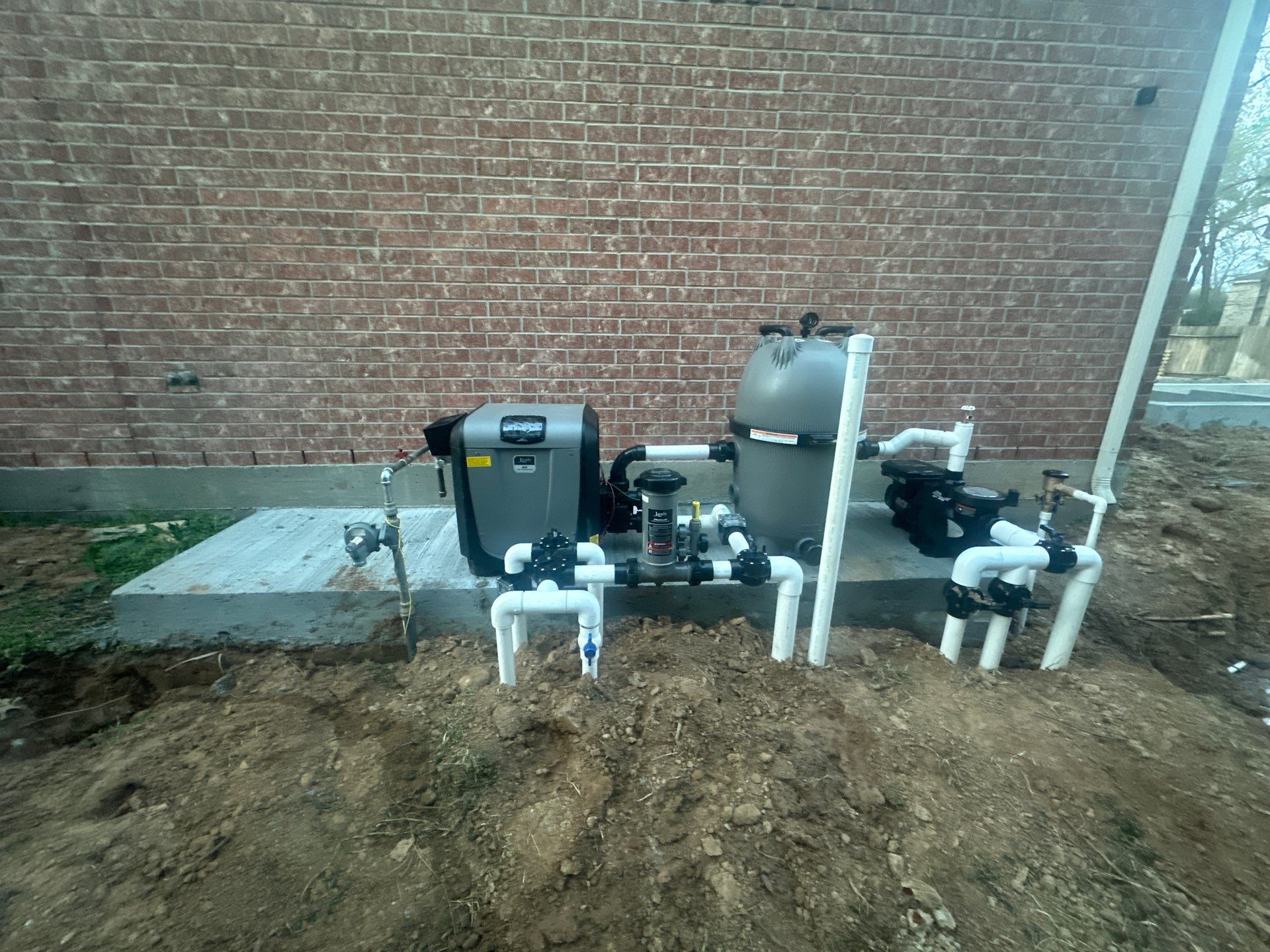 Pool, Patio Cover and Summer Kitchen in Creekside by SophAlx LLC