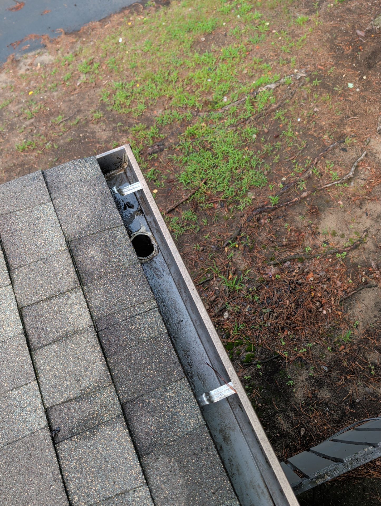 HOA gutter cleaning after photo.