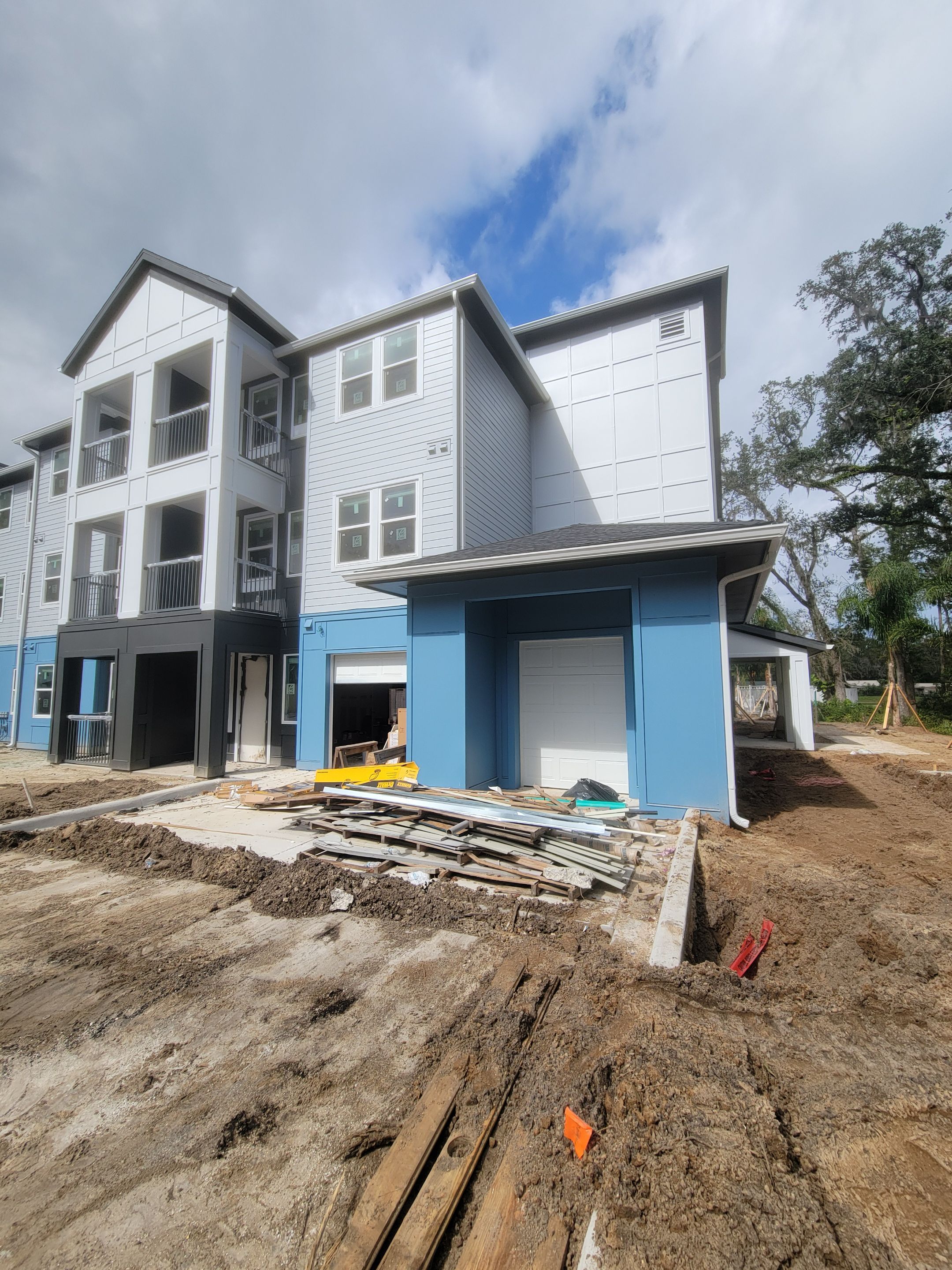 7-Inch Seamless Gutters for Large Roofs in Daytona Beach FL by Gutter Professors