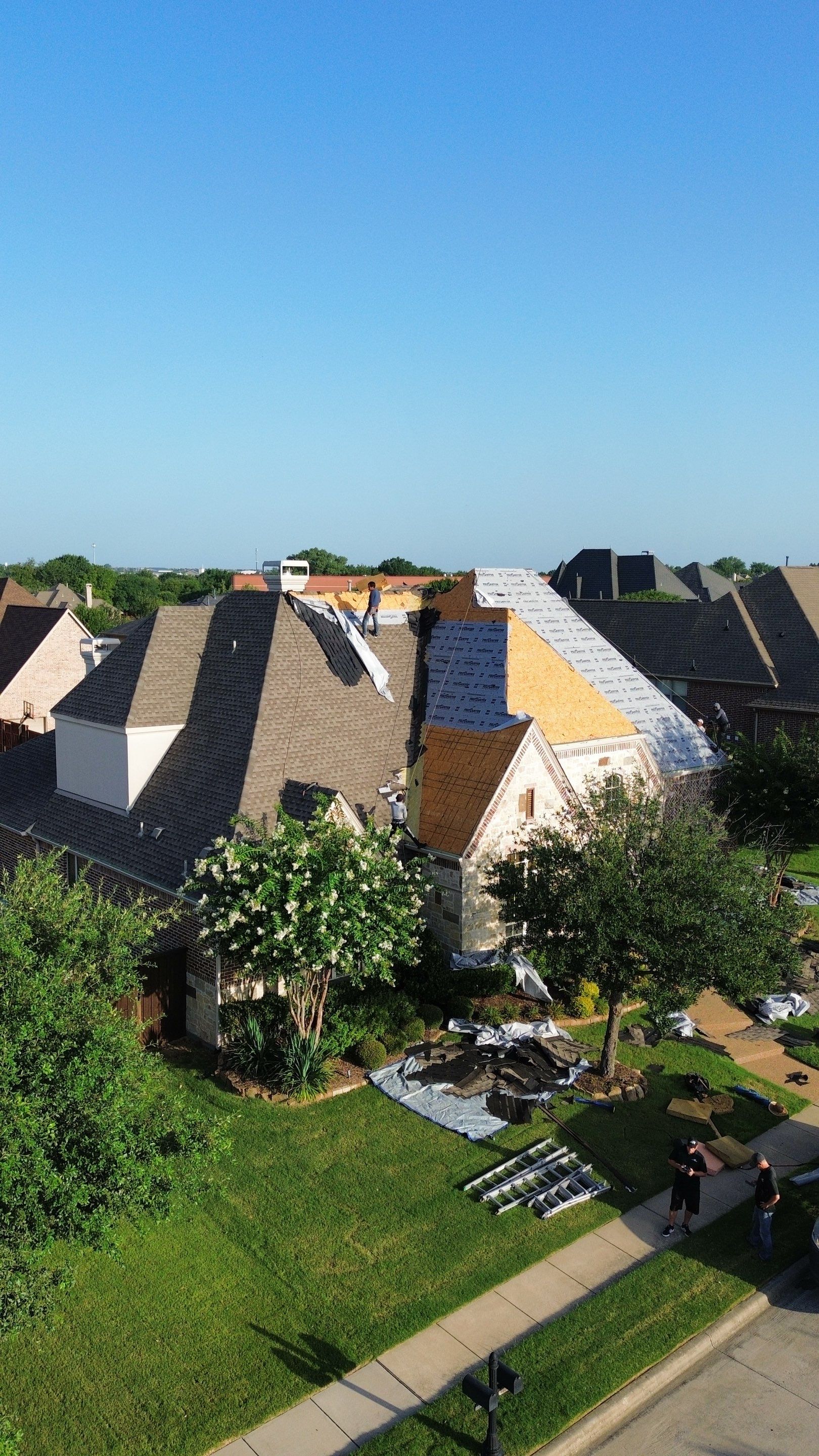 GAF HDZ - Weathered Wood by Elite Roofing LLC