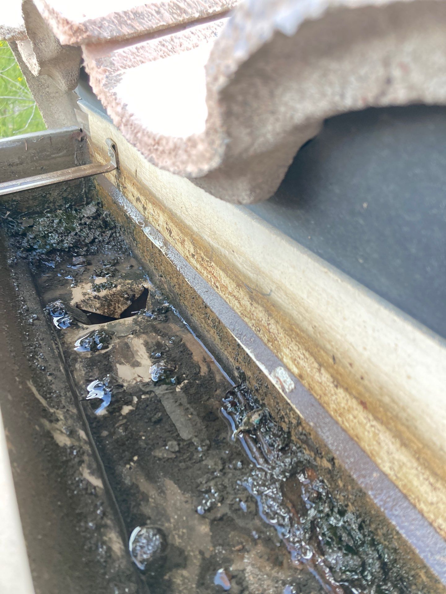 Commercial gutter cleaning Phoenix after photo with clean gutters