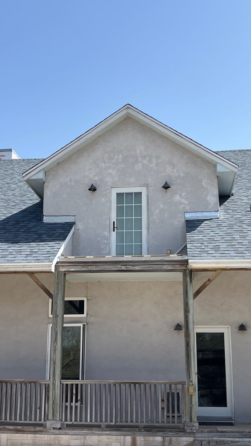 Long Horn Retreat by Bayfront Roofing and Construction