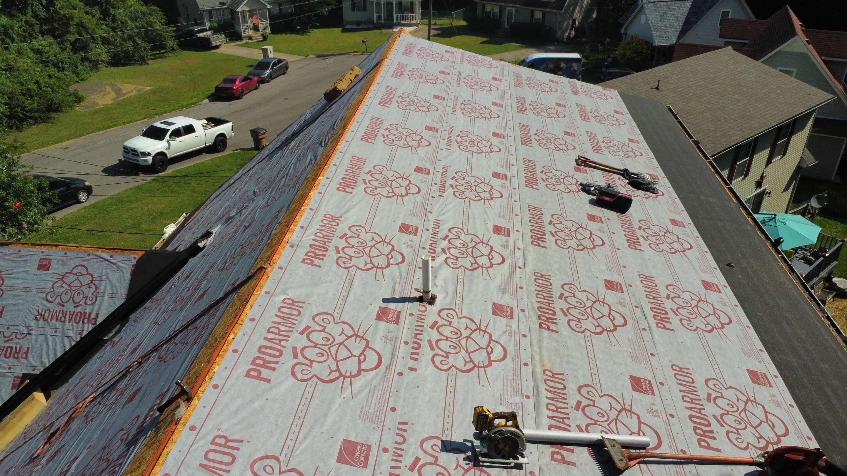 Residential Roofing Installation using Owens Corning Oakridge Roofing System by Undersun Roofing 