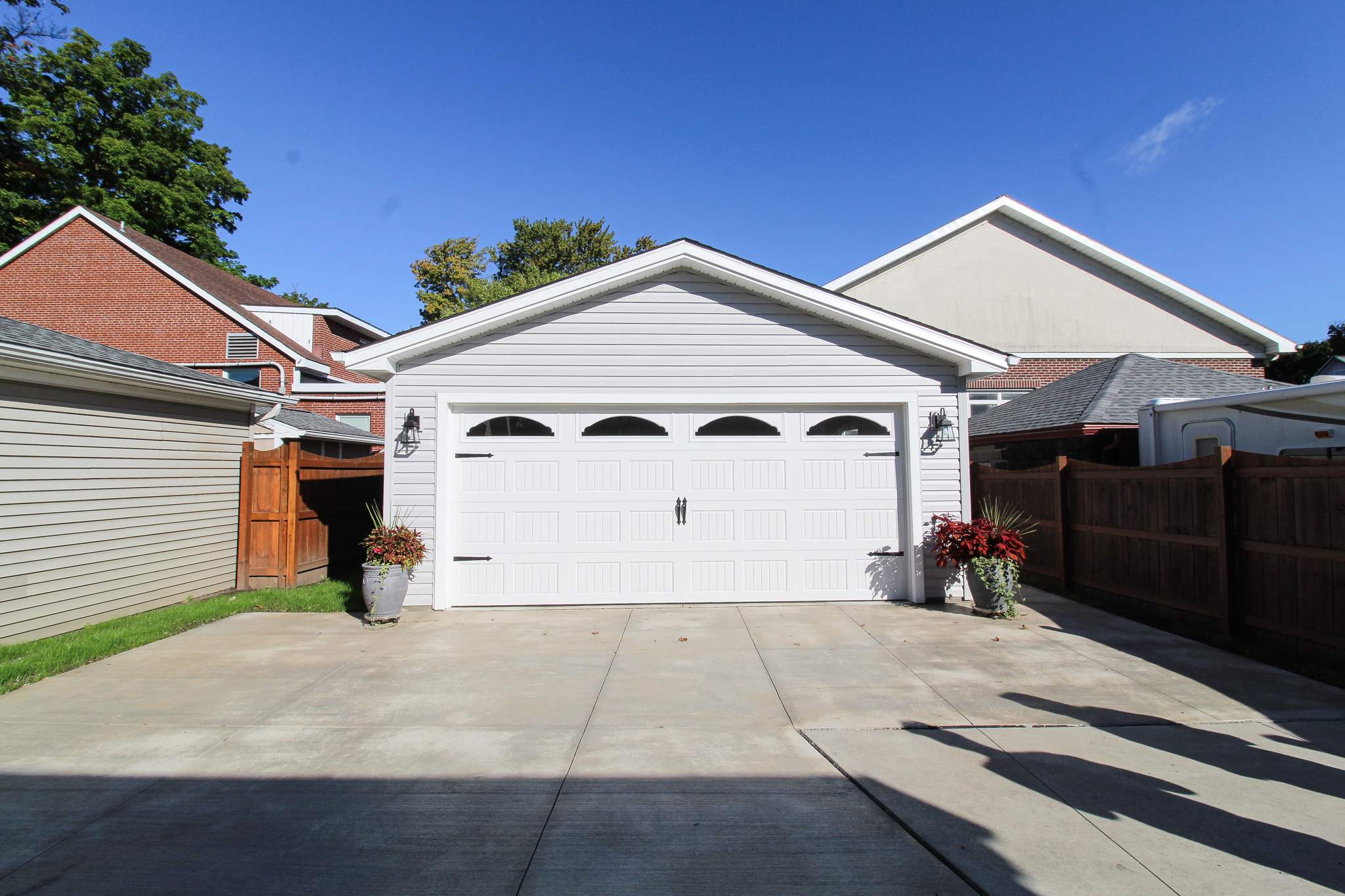 Garage by Ivy Lea Construction