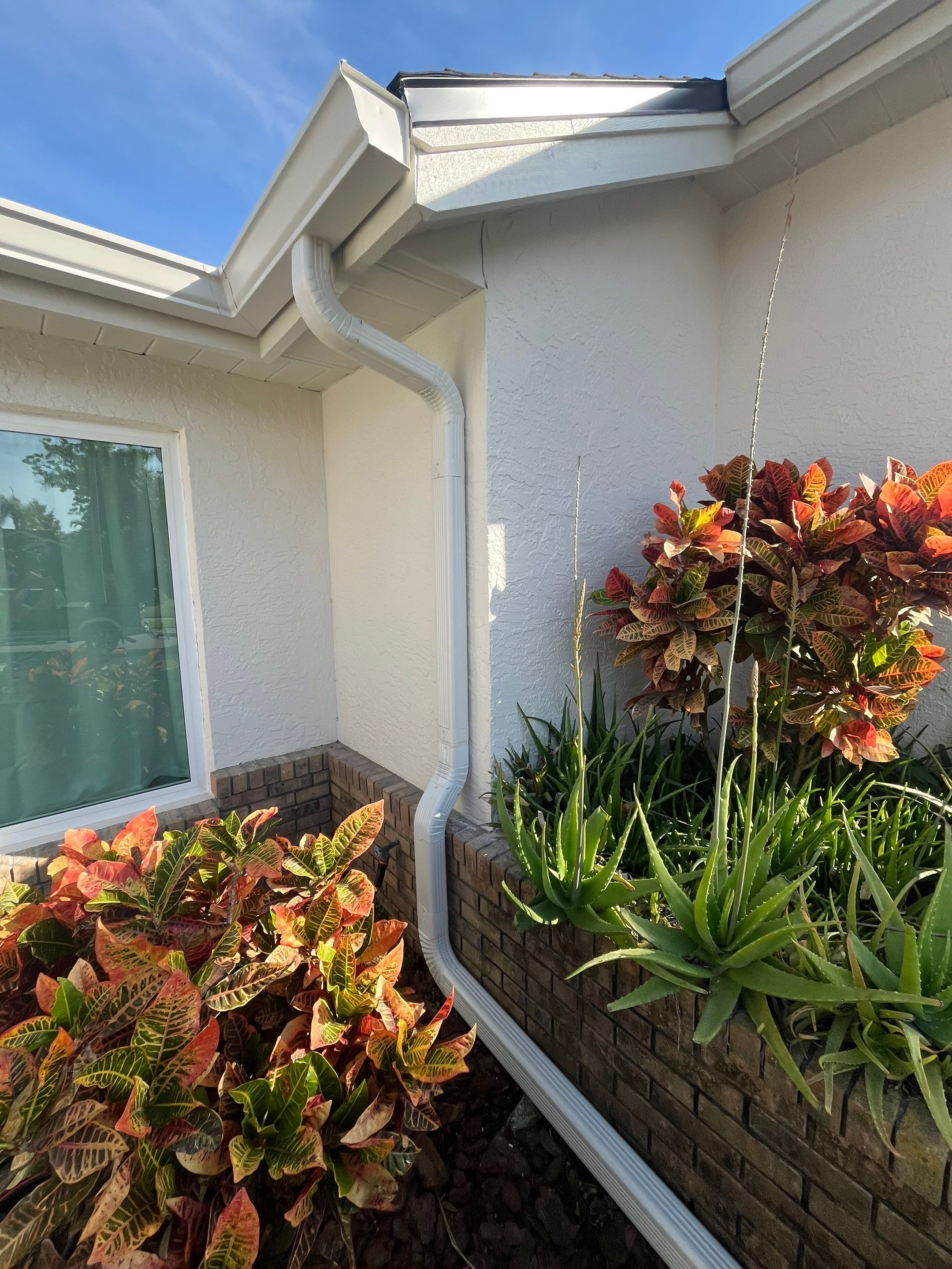 6 Inch Seamless Gutters using K-Style Seamless Gutters in Palm Harbor FL by Gutter Professors