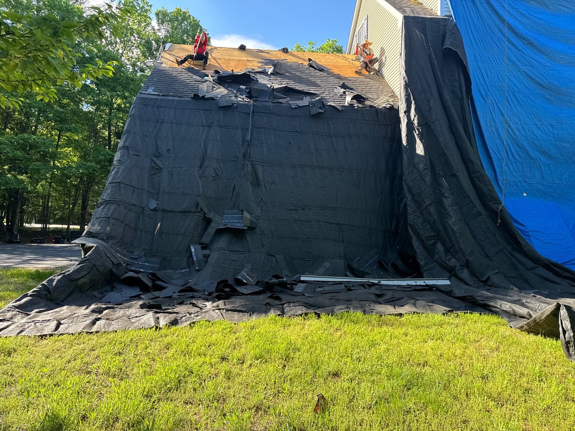 Complete Asphalt Shingle Roof Replacement for Brentwood NH Residence by Compass exteriors