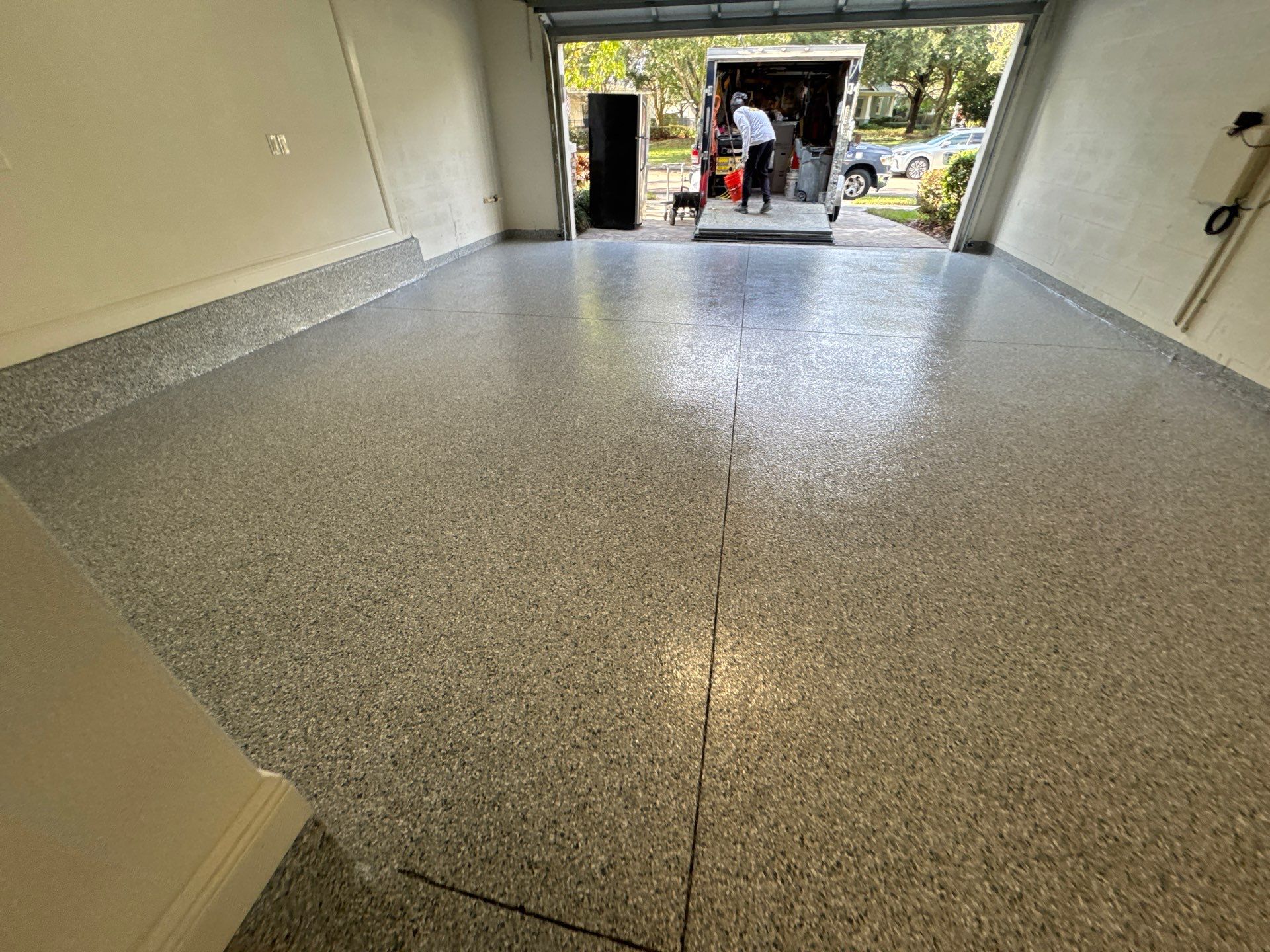 Tidal Wave Flake with Custom Seamless Stem Walls by Performance Floors & Coating