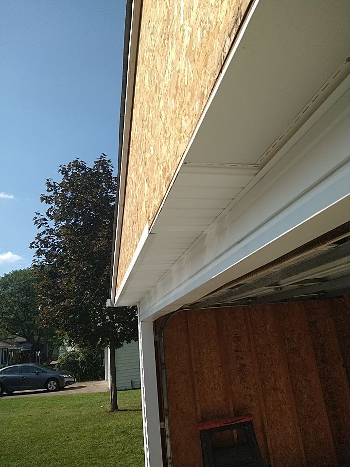 Siding Installation using Norandex woodsman dl-5 white woodgrain vinyl by Absolute Roofing and Construction