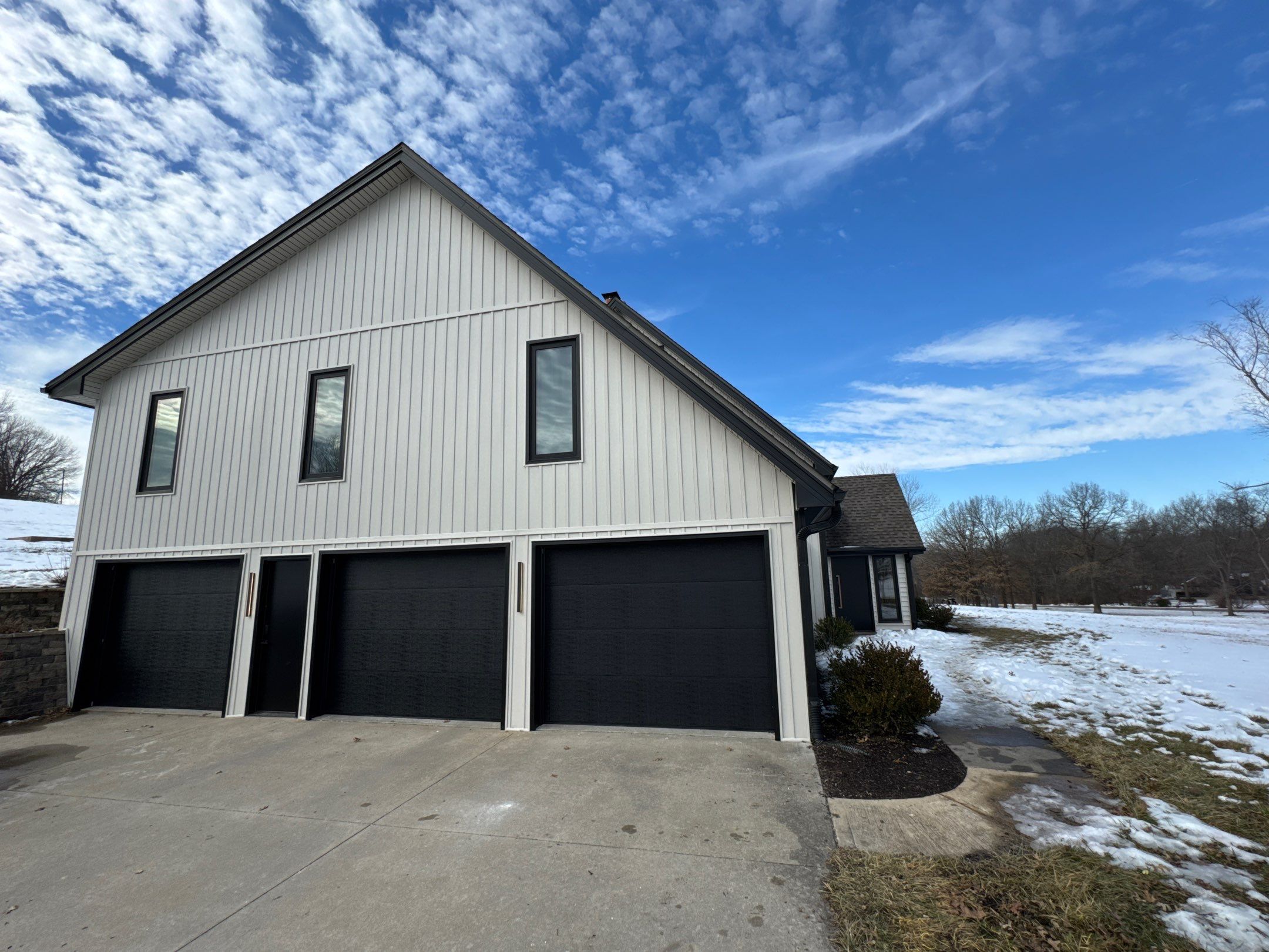 Craneboard Siding and Cedar Renditions Installation in Liberty Mo by EEC Windows, Siding & Roofing