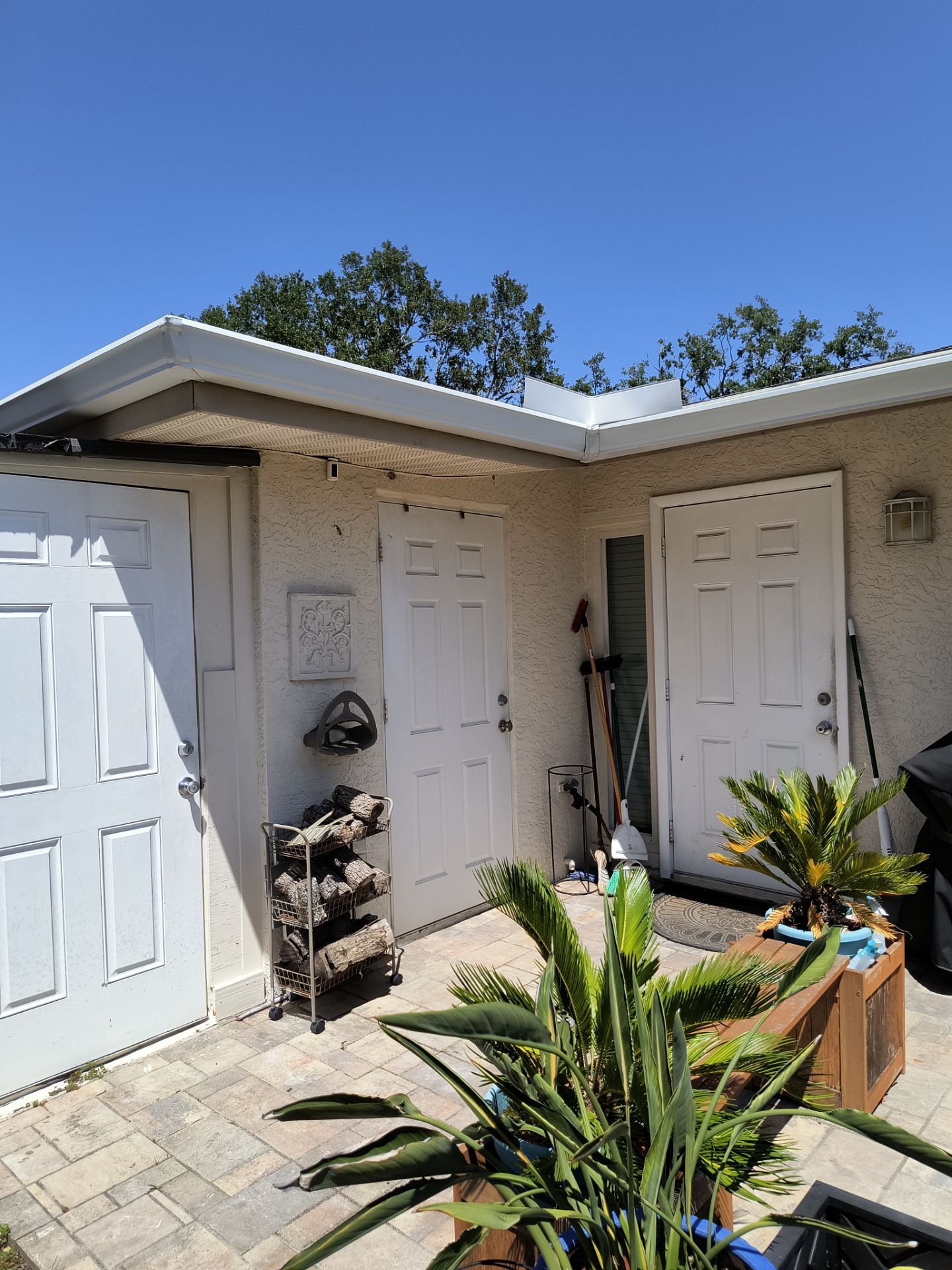 K-Style Seamless Gutter Installation using 3X4 Elbow Downspout in Sarasota FL by Gutter Professors