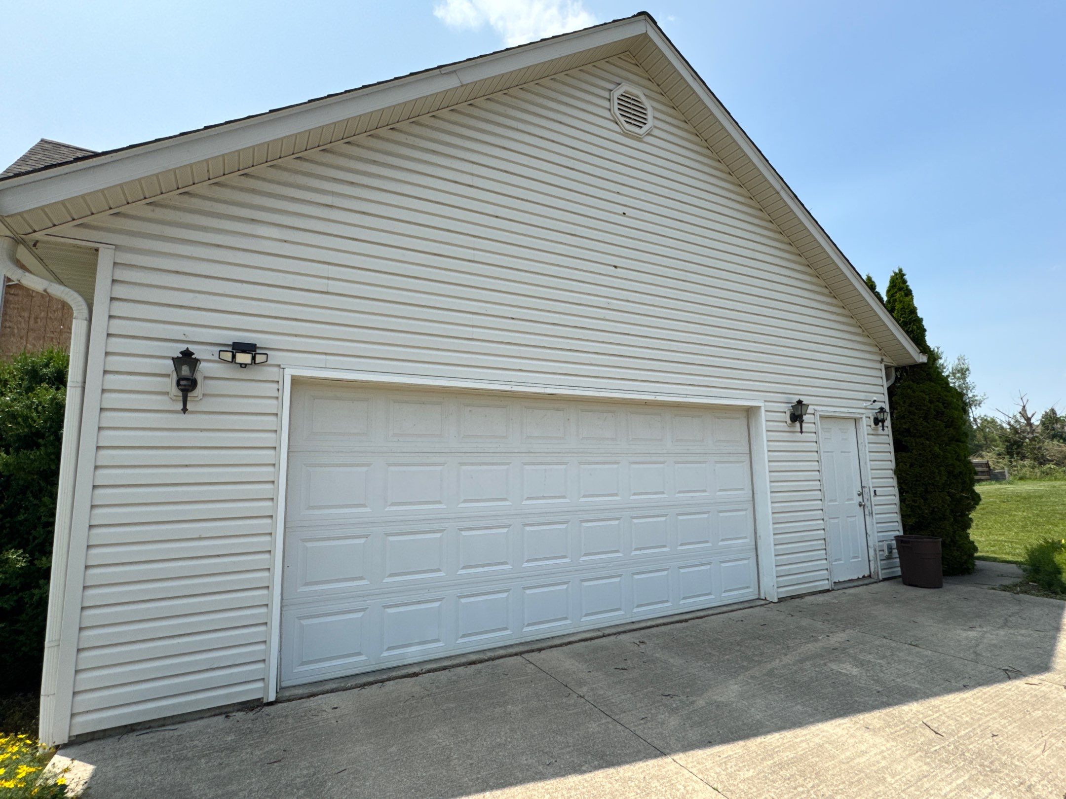 Exterior & Window Installation using CertainTeed Mainstreet & ViWinTech Windows by Koontz Construction