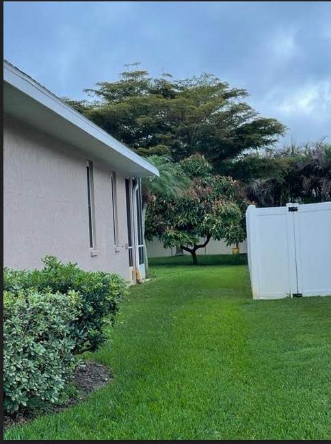 Sarasota, FL 6ft. Tall White Vinyl Privacy Fence  by Asap fence and gates, LLC