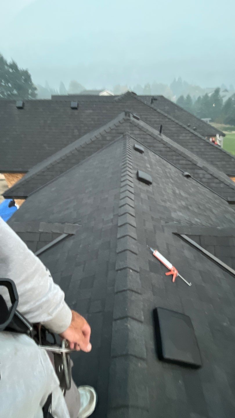 Residential Roofing Installation using OC Oakridge shingles with prolok accent roofs by Top Notch Roofing Inc