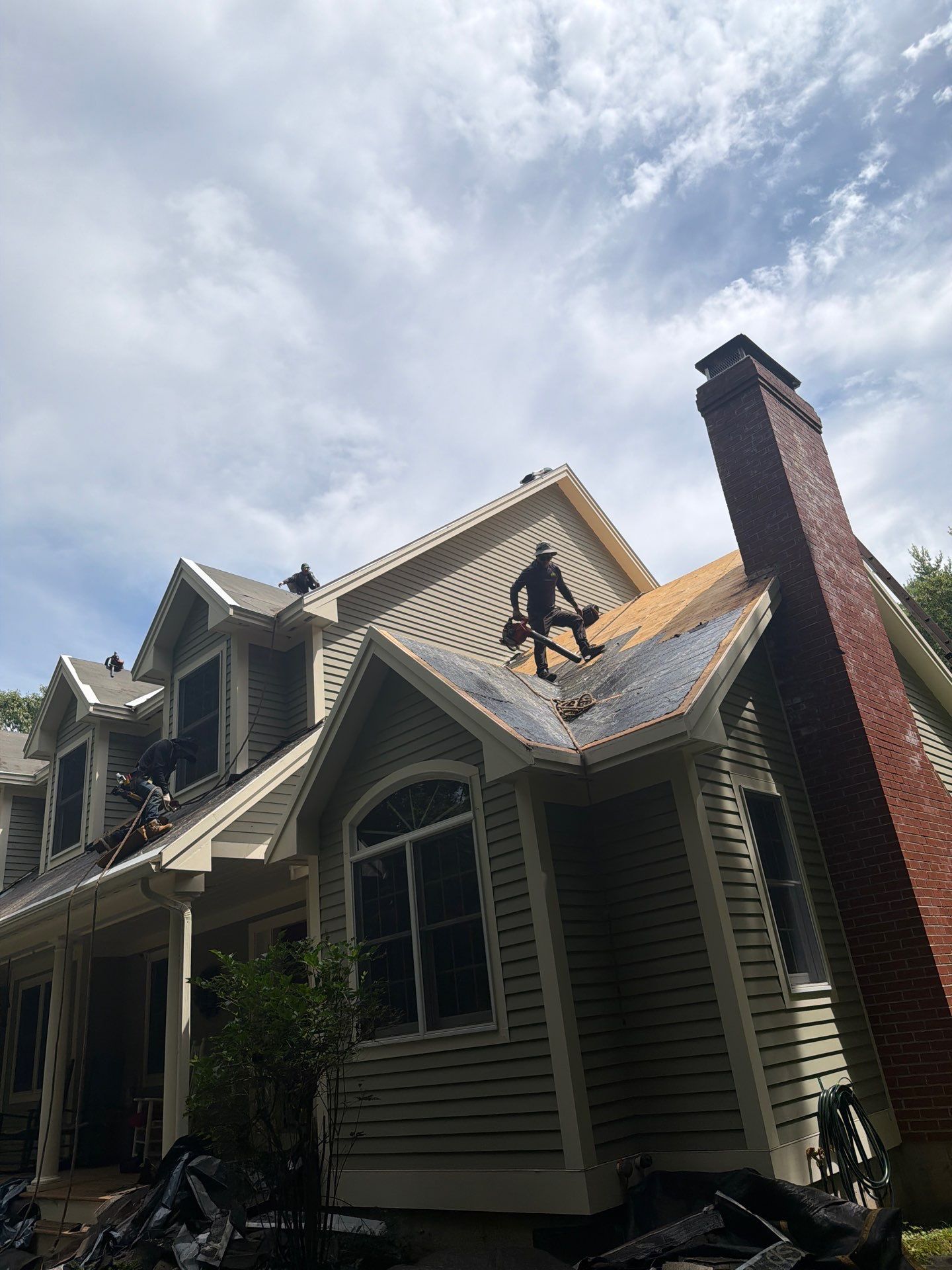š IKO Roof Transformation in Berwick, Maine! š²šØ by Tall pine roofing