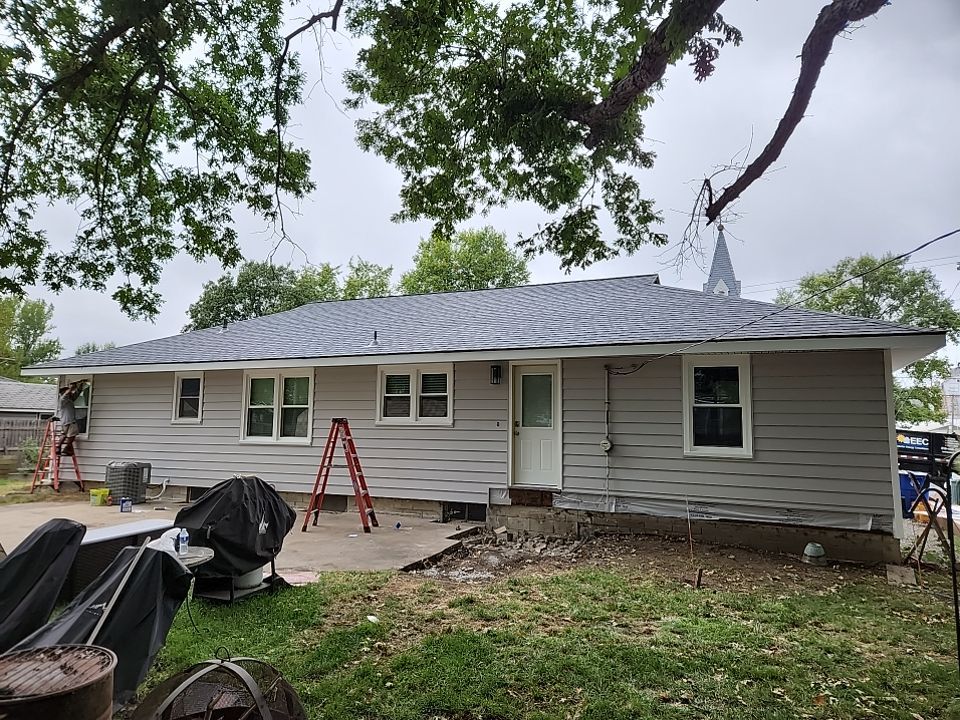 Siding Installation using Driftwood Craneboard D7 by EEC Windows, Siding & Roofing