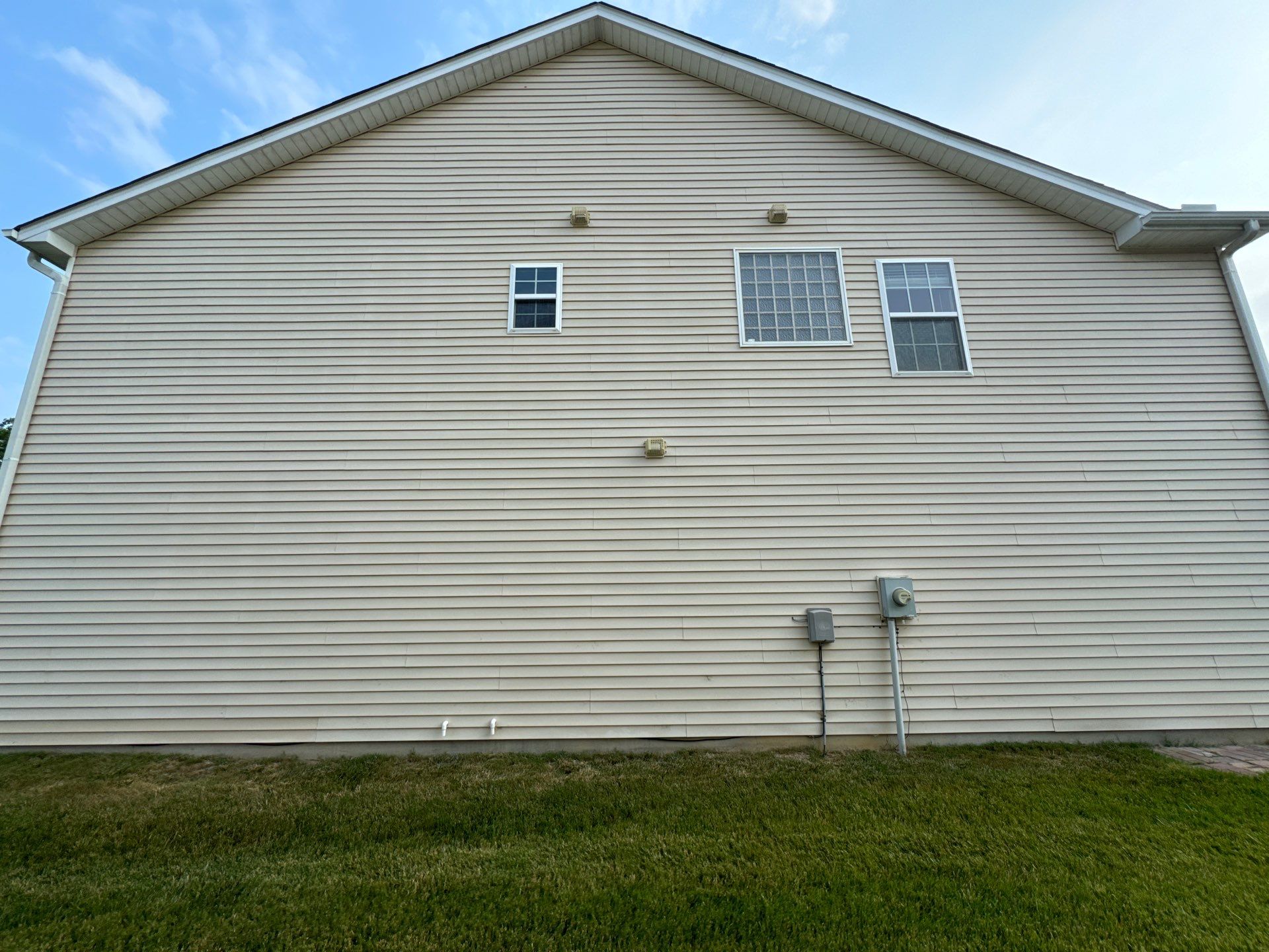 pressure washing exterior siding removing dirt mold and buildup restoring appearance of home exterior