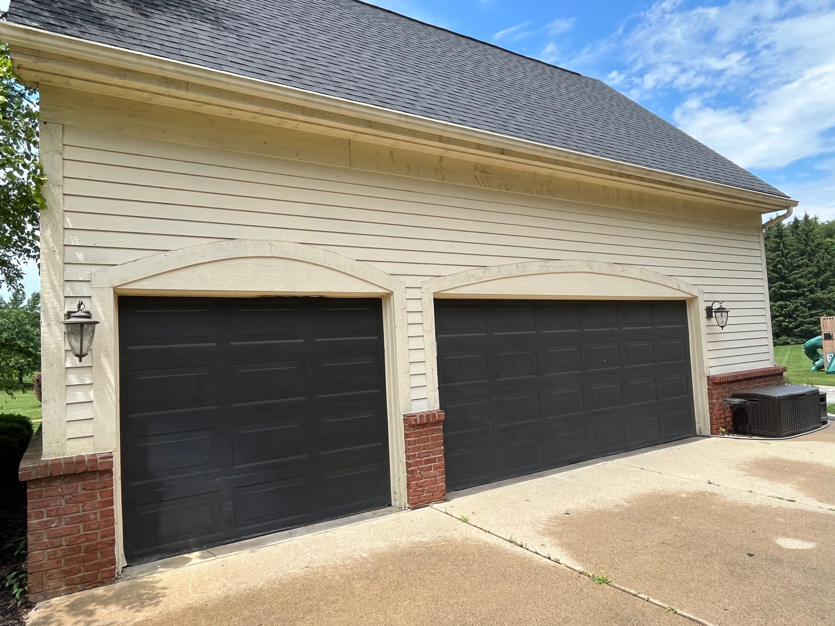 Siding Replacement using Alside S7 Cedar Mill Grain Pebble by 180 Contractors