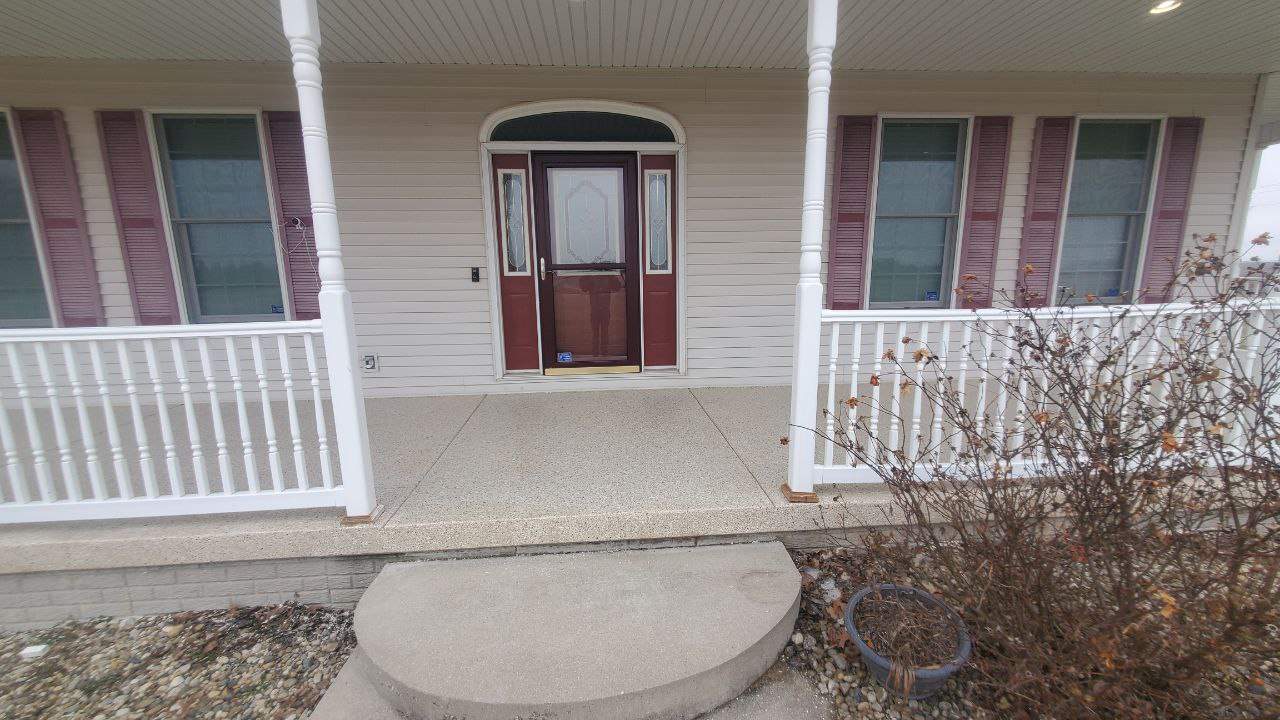 Shoreline Garage, Front Porch, & Back Porch Maroa by Loud Bros