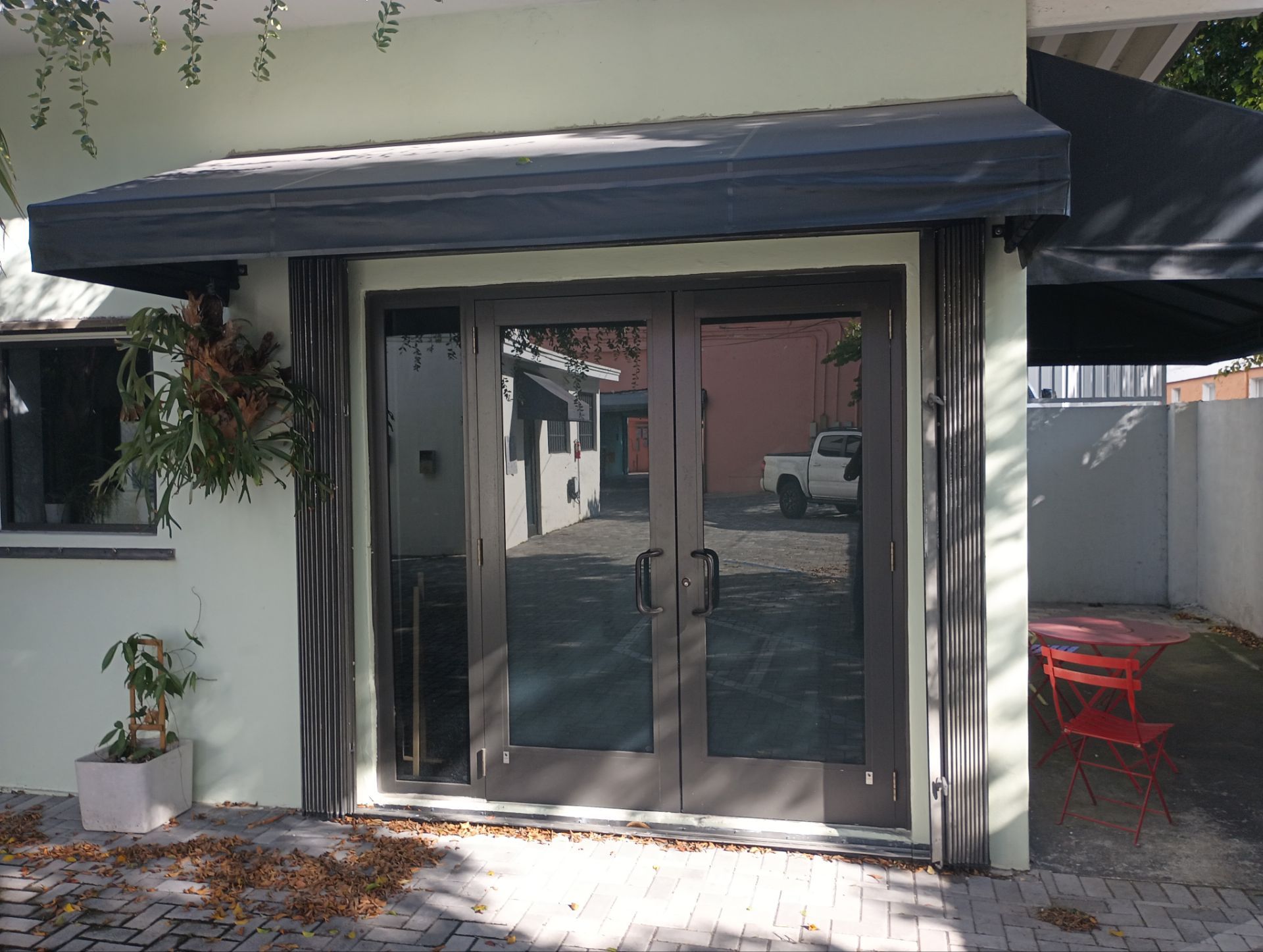 HERNAN BAS by Souffront Construction & Engineering