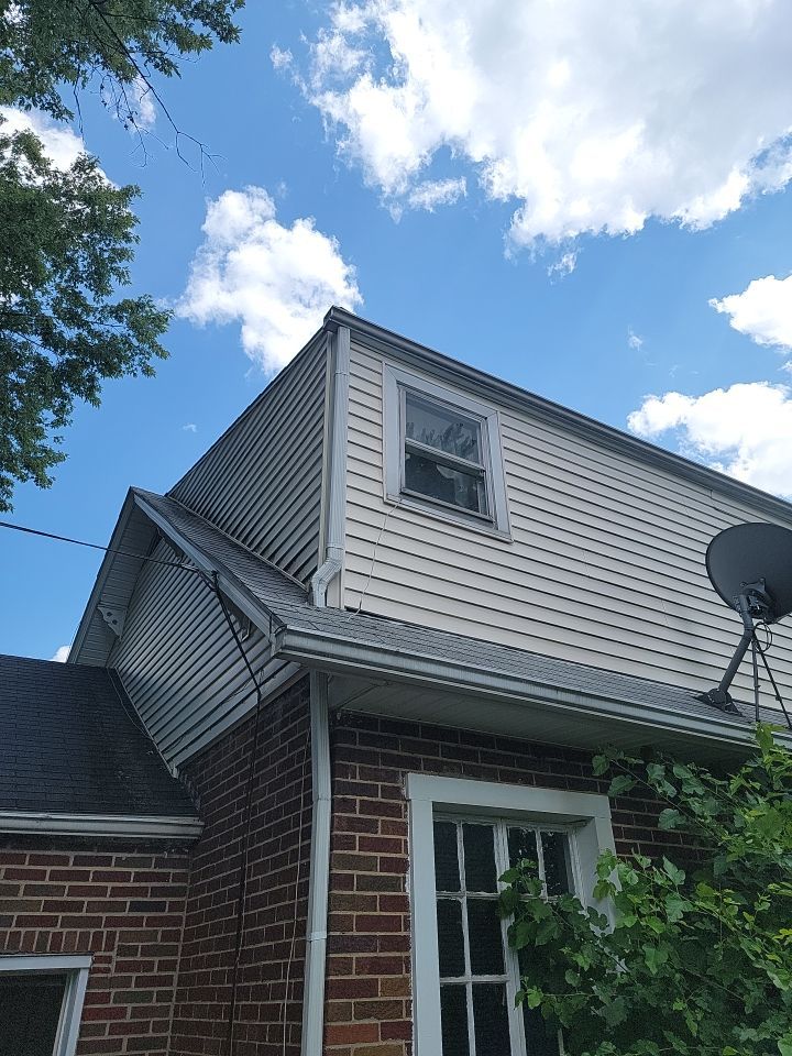 ATLAS PINNACLE COLOR: MAJESTIC SHAKE DRIP EDGE: WHITE by Eagle Eye Roofing