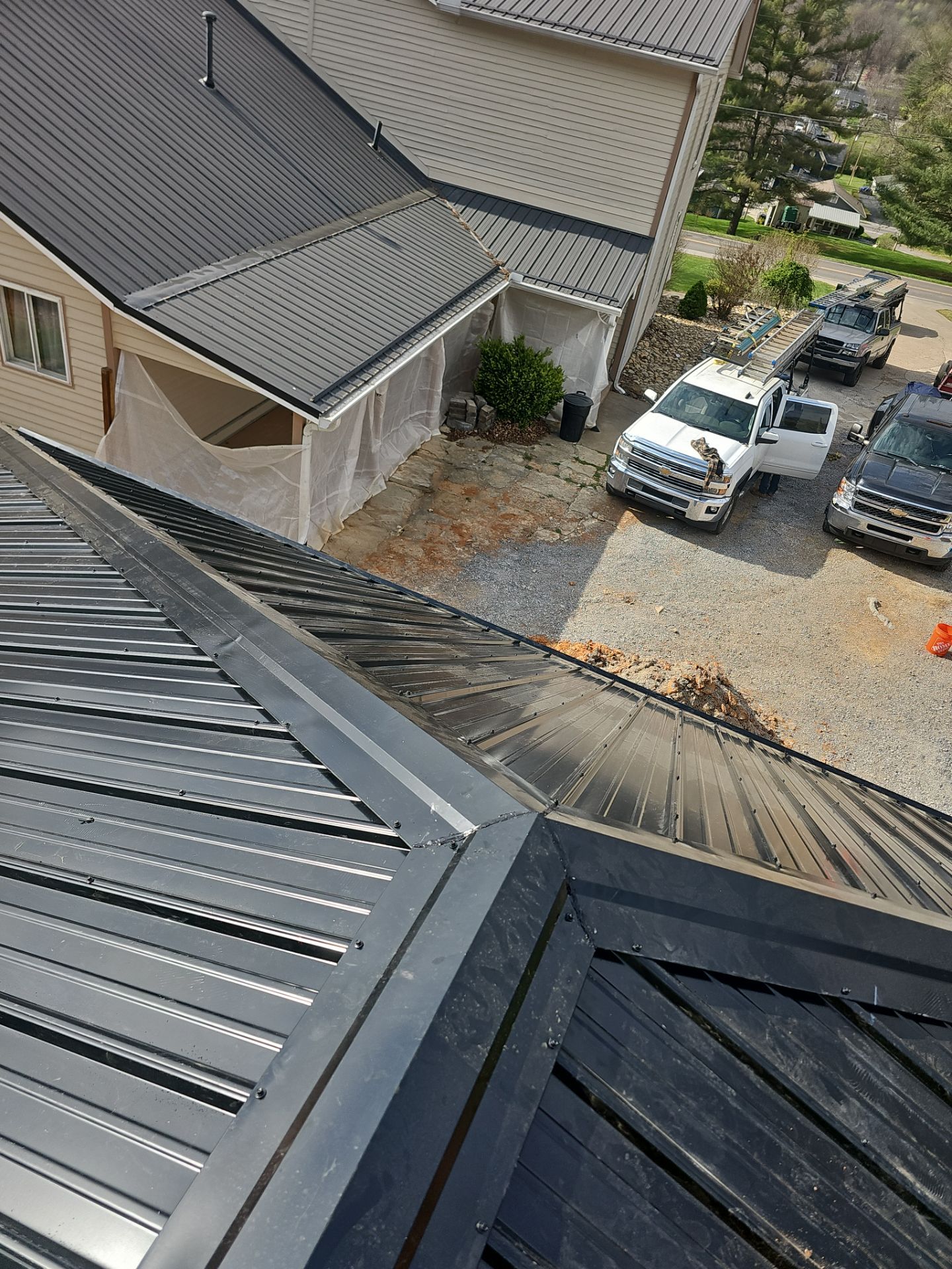 Daniels Garage by Omnia Roofing