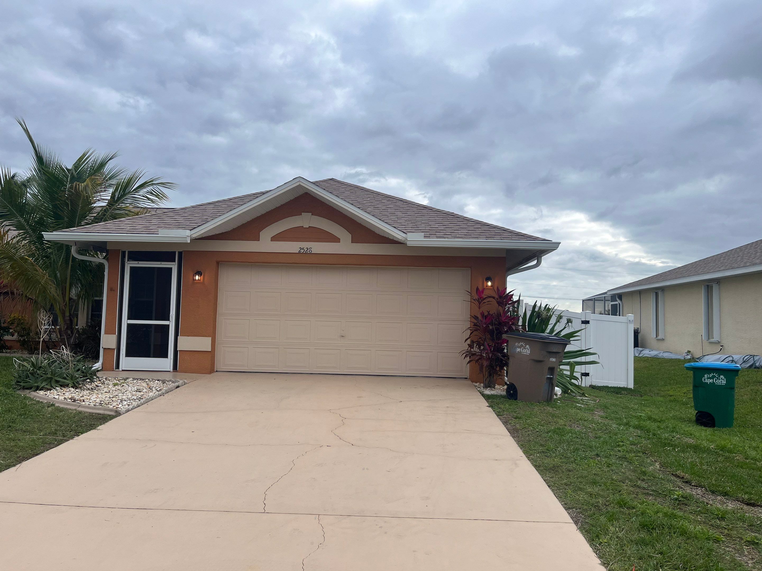 White 6-Inch Seamless Gutters in Cape Coral FL by Gutter Professors