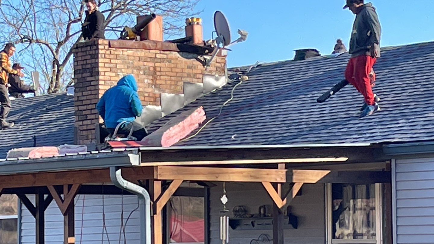 Residential Roofing Installation using Owens Corning Oakridge Roofing System by Undersun Roofing 