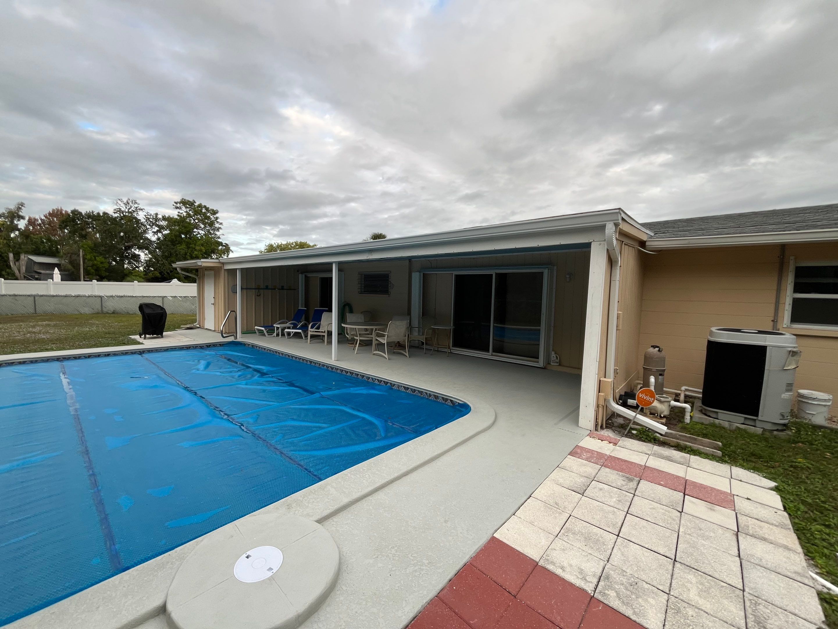 Replace gutter using 6 Inch Seamless Gutters in Sarasota FL by Gutter Professors