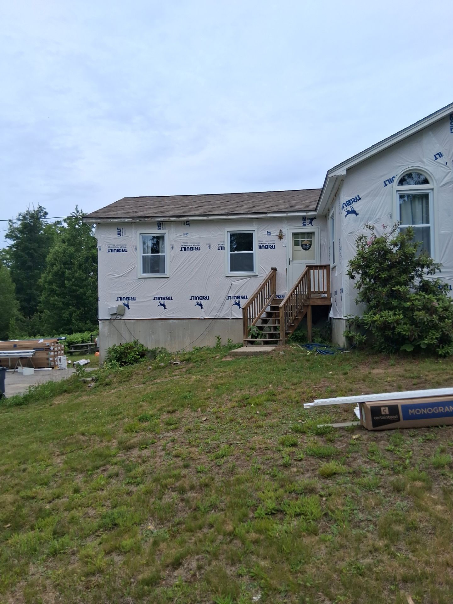 Barnstead, NH – Premium Vinyl Siding Transformation by Tall pine roofing
