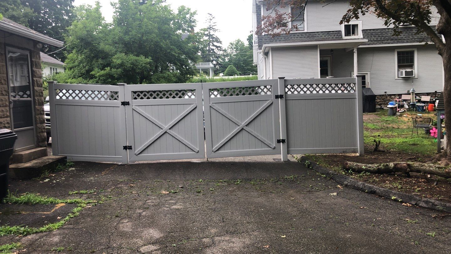 Vinyl Privacy Fence with Lattice top, matching gate in White by DiGiorgi Roofing and Siding Inc