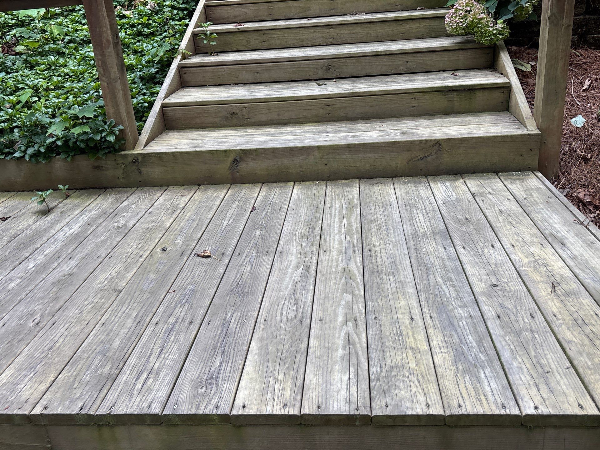 Wood Deck using Wood Stain by DuraSeal