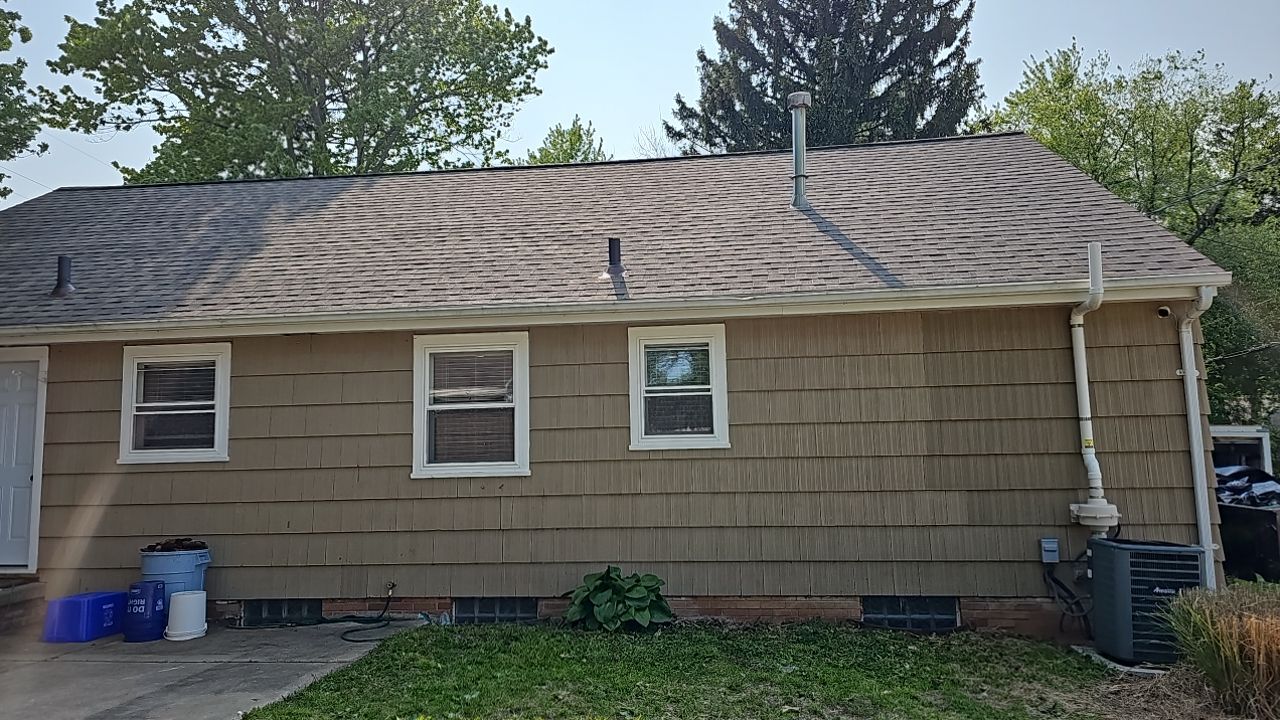 ATLAS PINNACLE COLOR: WEATHERED SHADOW by Eagle Eye Roofing