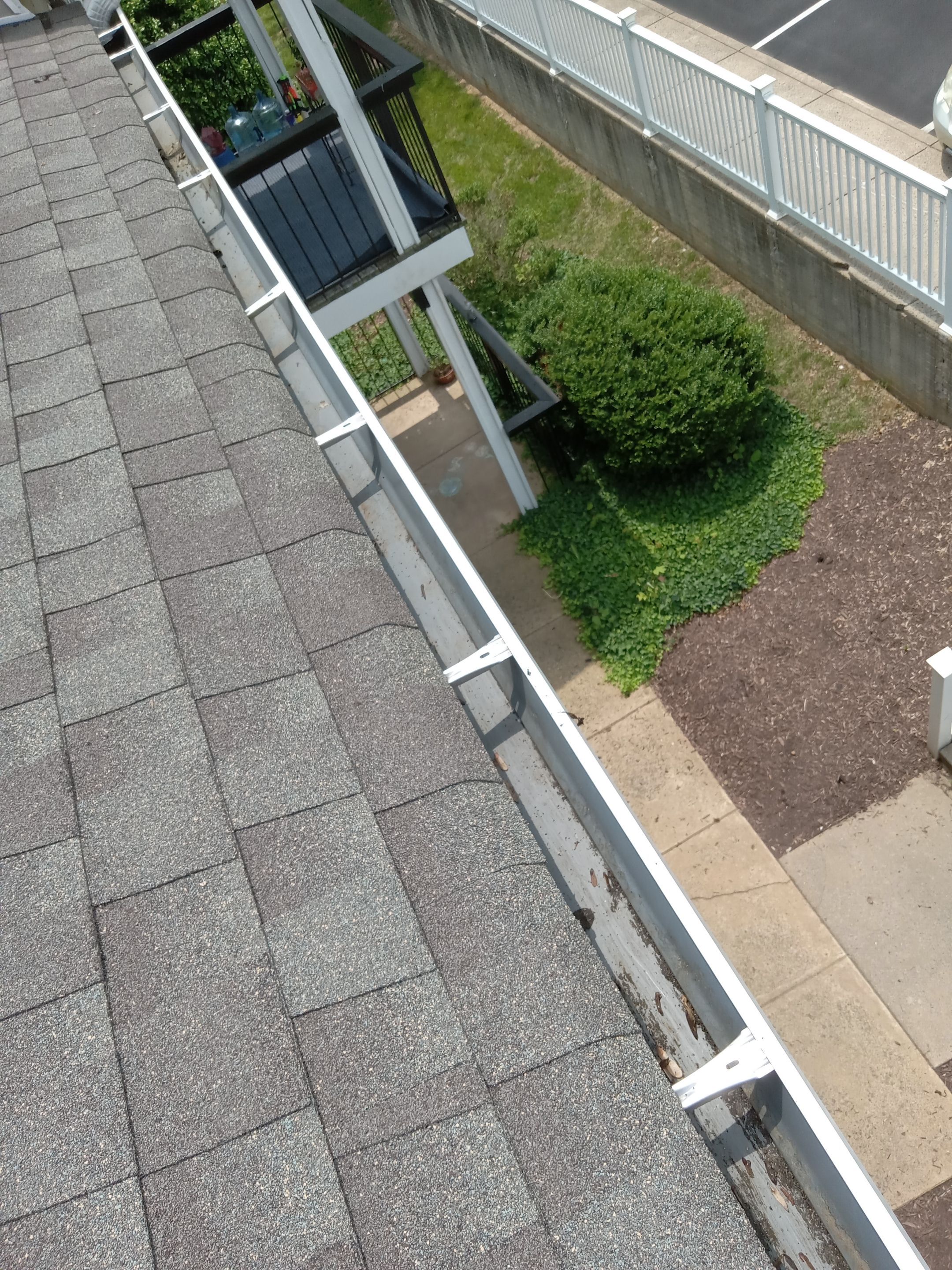 HOA gutter cleaning after photo.