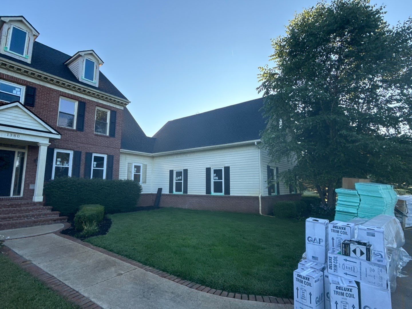 Siding Replacement using Alside S7 Cedar Mill Grain Pebble by 180 Contractors