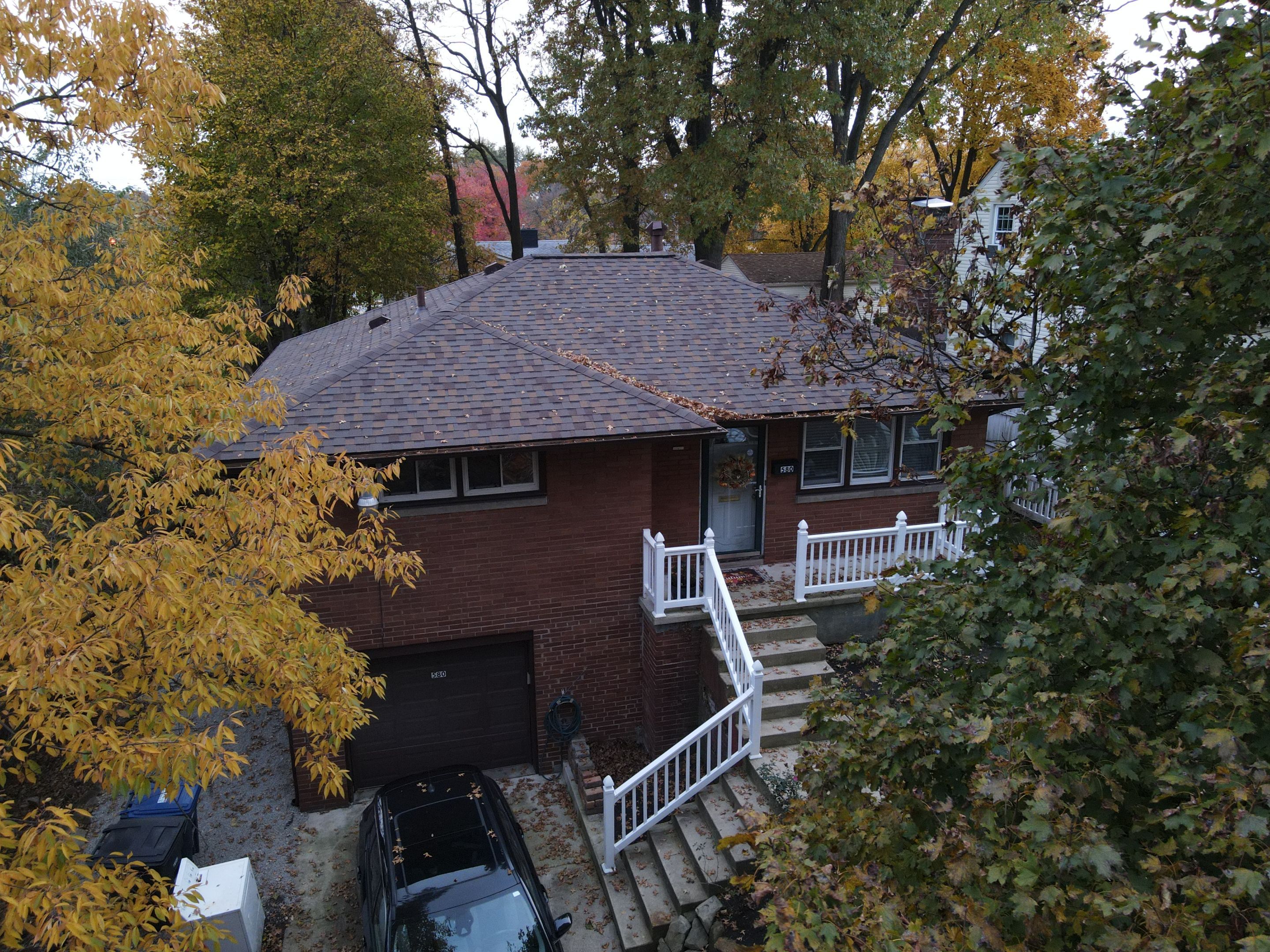 Brand: Atlas Pinnacle Color: Pristine Scotchgard Copper Canyon Drip: Musket Brown by Eagle Eye Roofing