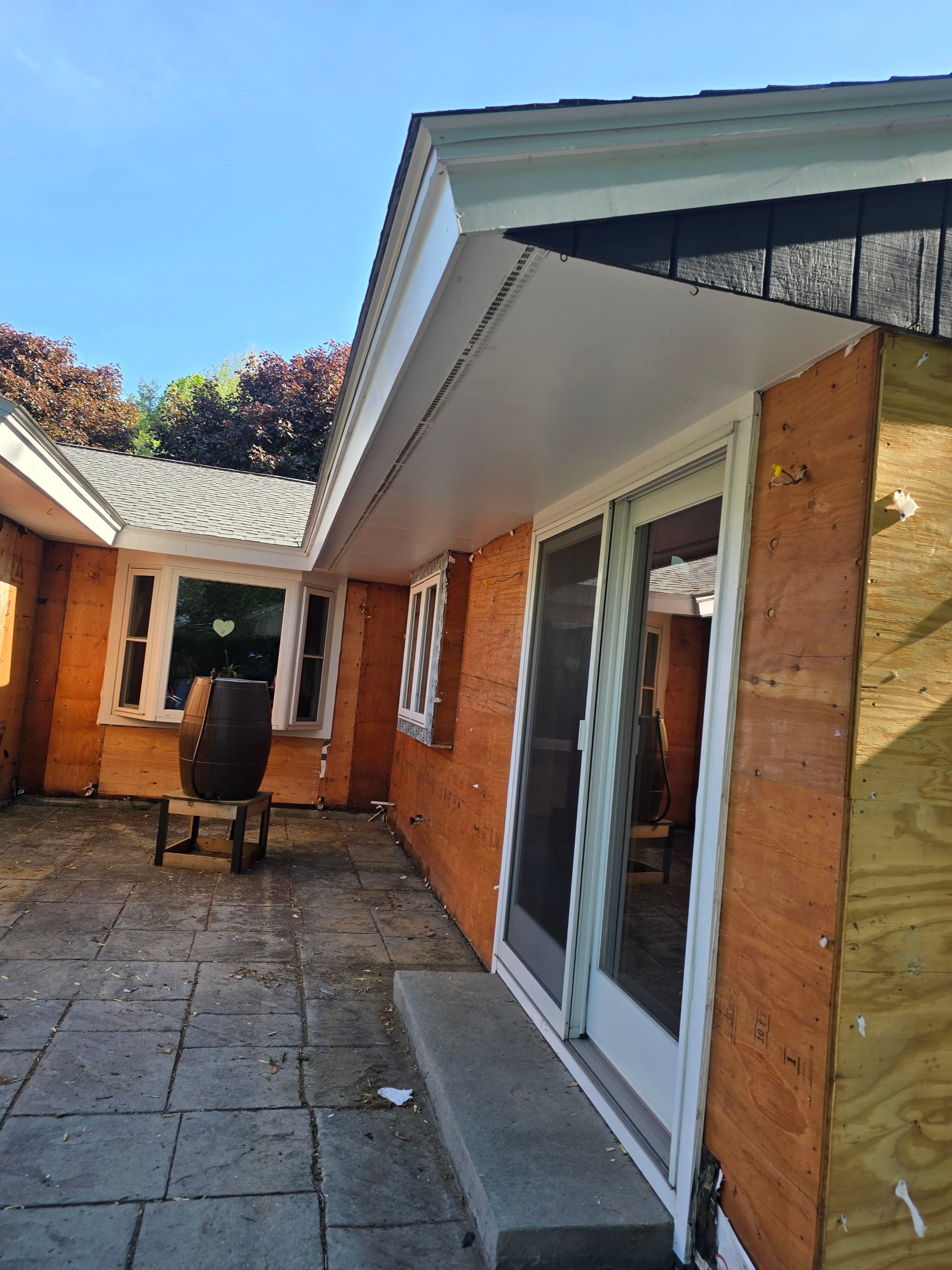 Vinyl Siding Transformation – Pacific Blue by Mighty Dog Roofing of Greater Middlesex County