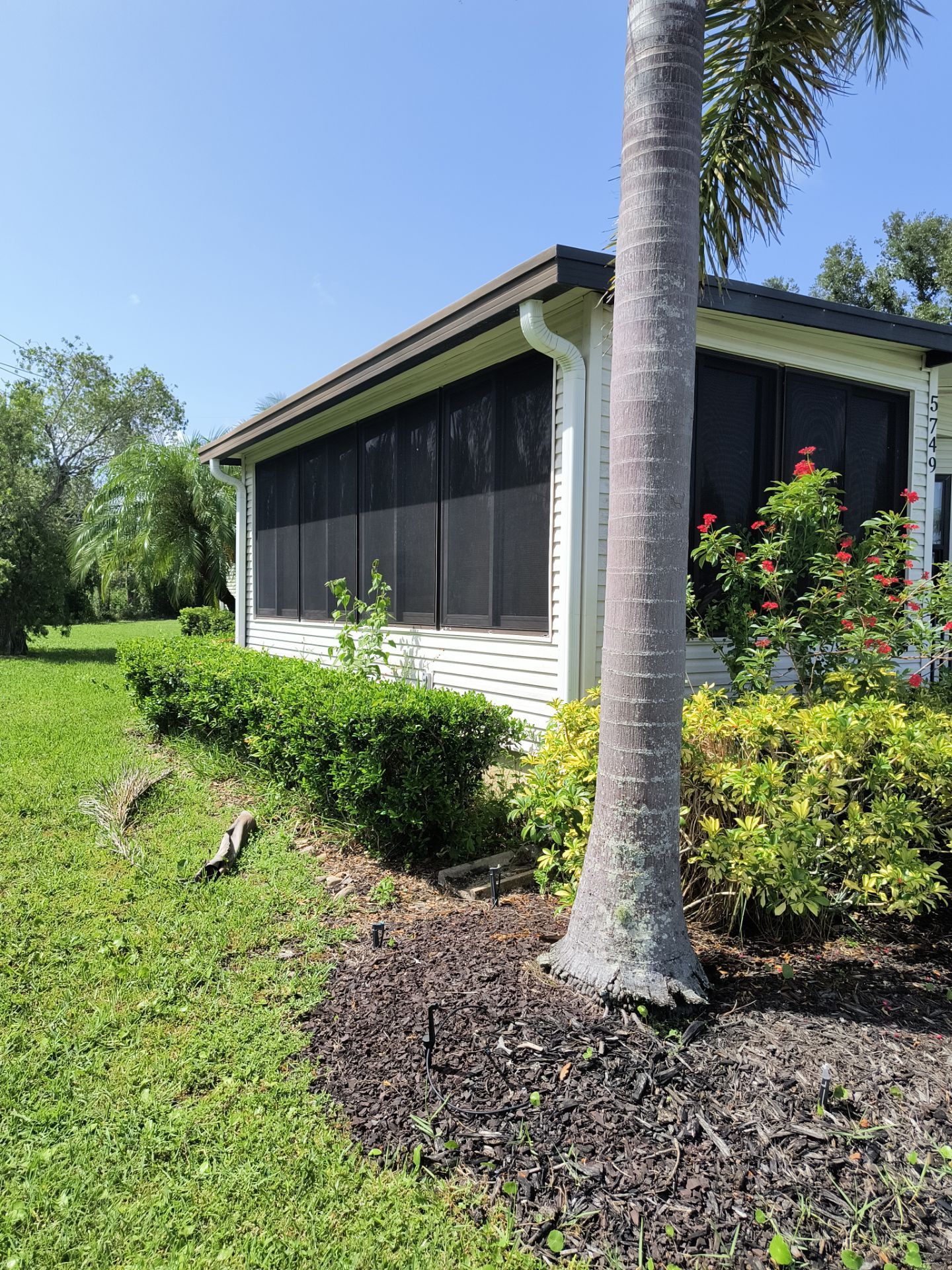 Aluminum Seamless Gutters using gutter cleaning in Sarasota FL by Gutter Professors