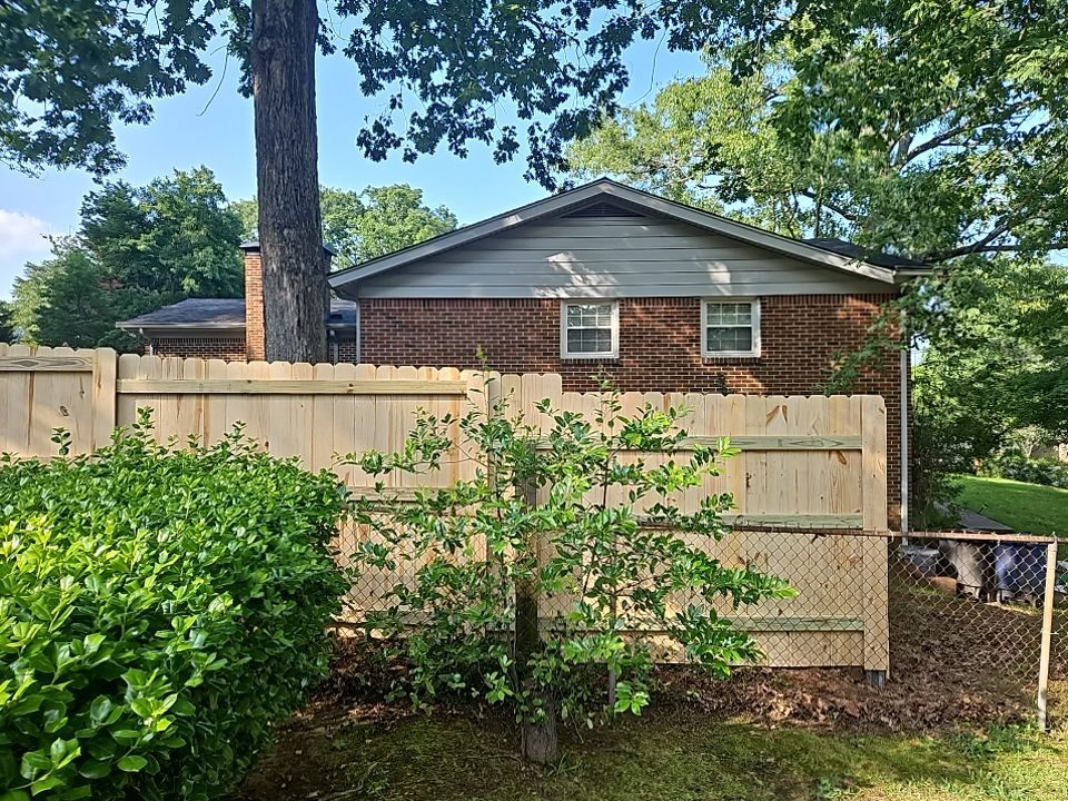 Royal Knoll Lane - Fence Installation  by Pillar and Pine