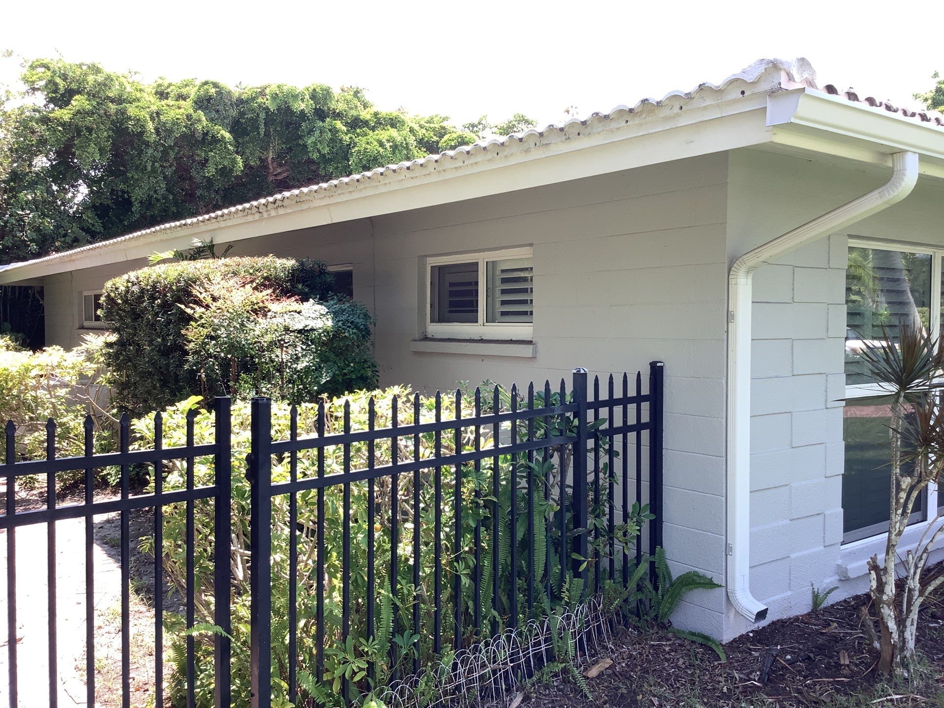 Gutter Cleaning Service in Siesta Key FL by Gutter Professors