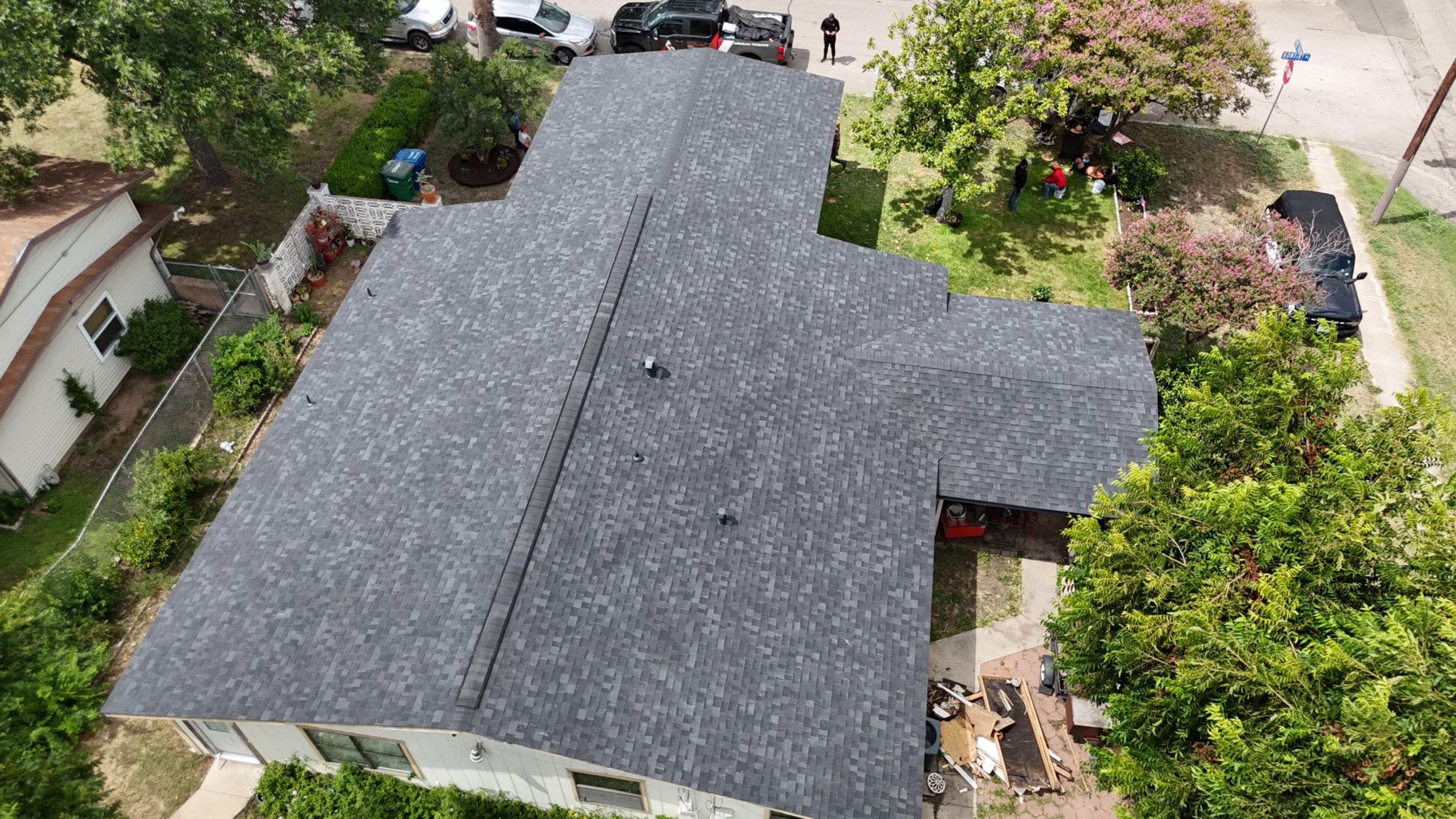 Onyx Black - Owens Corning TruDefinition Duration Oakridge by RoofsOnly.com